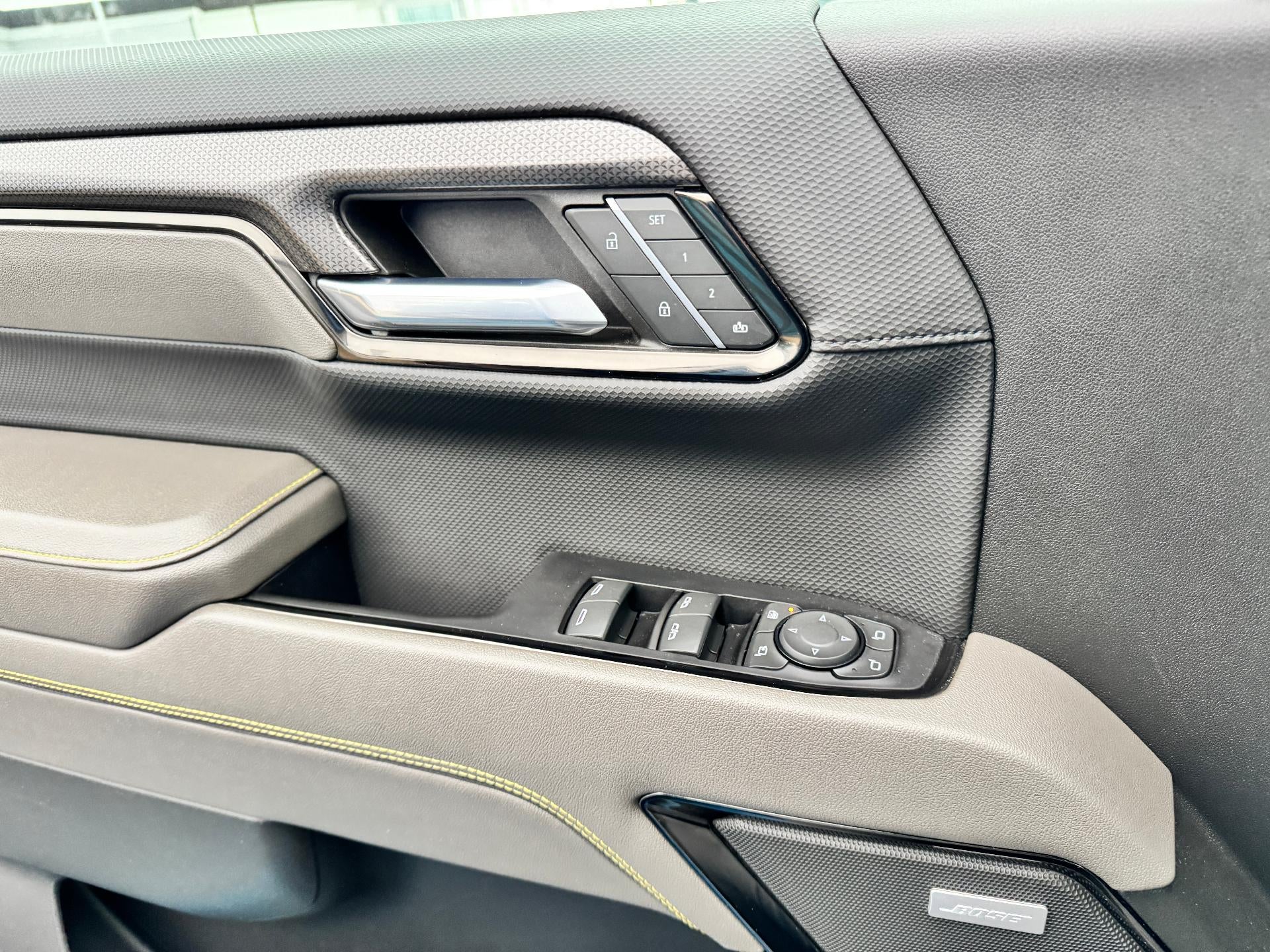 2022 Chevrolet Silverado 1500 ZR2 OFF ROAD / CREW / 6.2 LITER V8 / TECH PCKG / SUNROOF / 1 OWNER