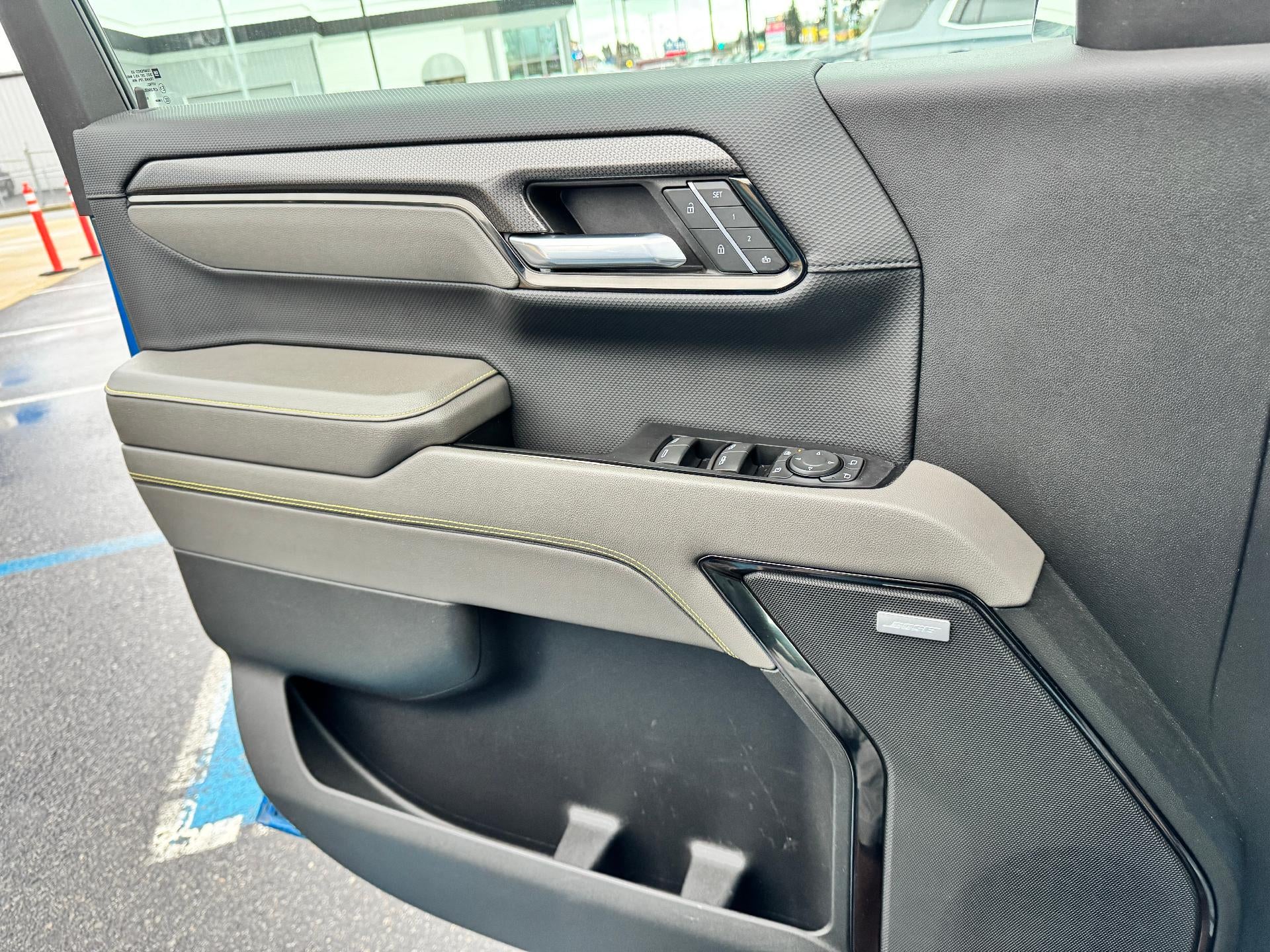 2022 Chevrolet Silverado 1500 ZR2 OFF ROAD / CREW / 6.2 LITER V8 / TECH PCKG / SUNROOF / 1 OWNER