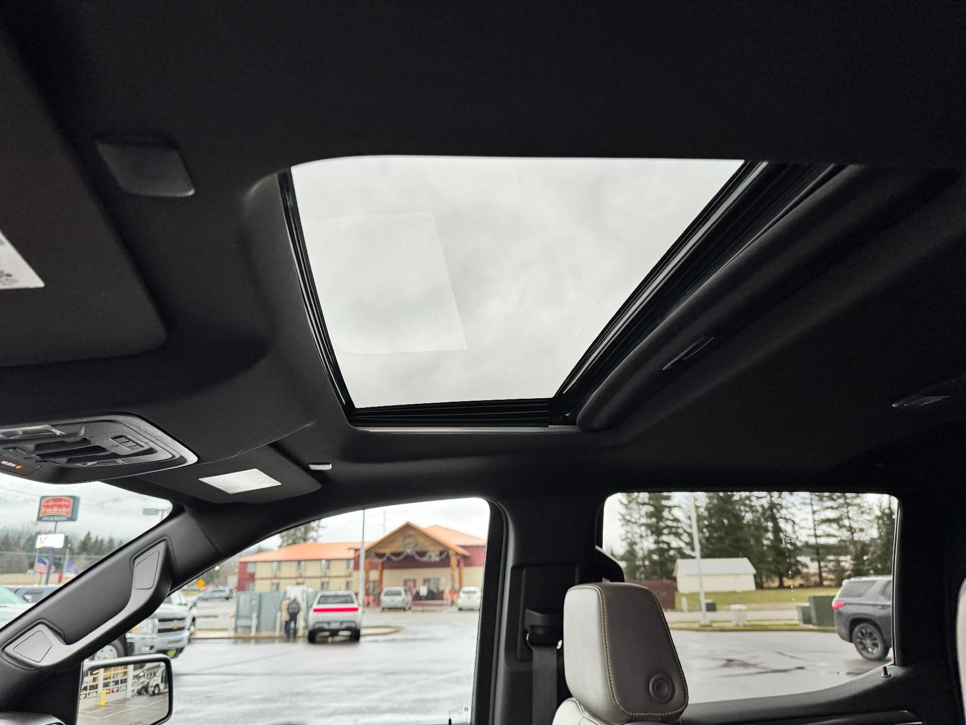 2022 Chevrolet Silverado 1500 ZR2 OFF ROAD / CREW / 6.2 LITER V8 / TECH PCKG / SUNROOF / 1 OWNER