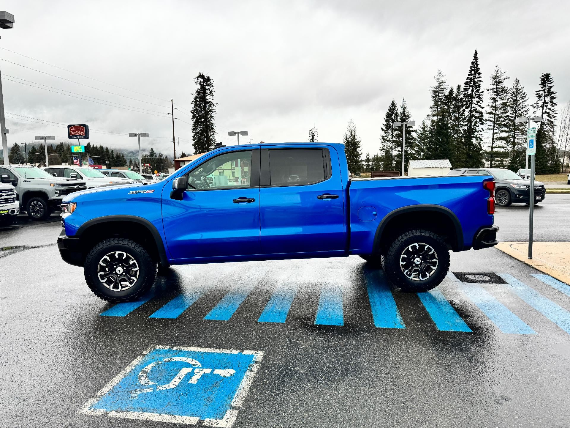 2022 Chevrolet Silverado 1500 ZR2 OFF ROAD / CREW / 6.2 LITER V8 / TECH PCKG / SUNROOF / 1 OWNER