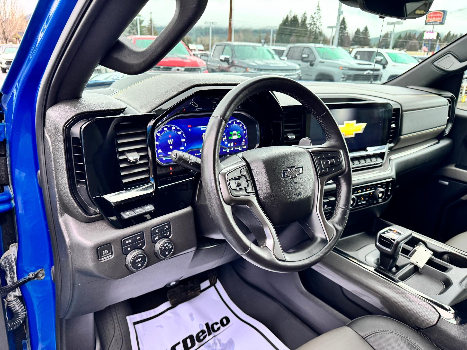 2022 Chevrolet Silverado 1500 ZR2 OFF ROAD / CREW / 6.2 LITER V8 / TECH PCKG / SUNROOF / 1 OWNER