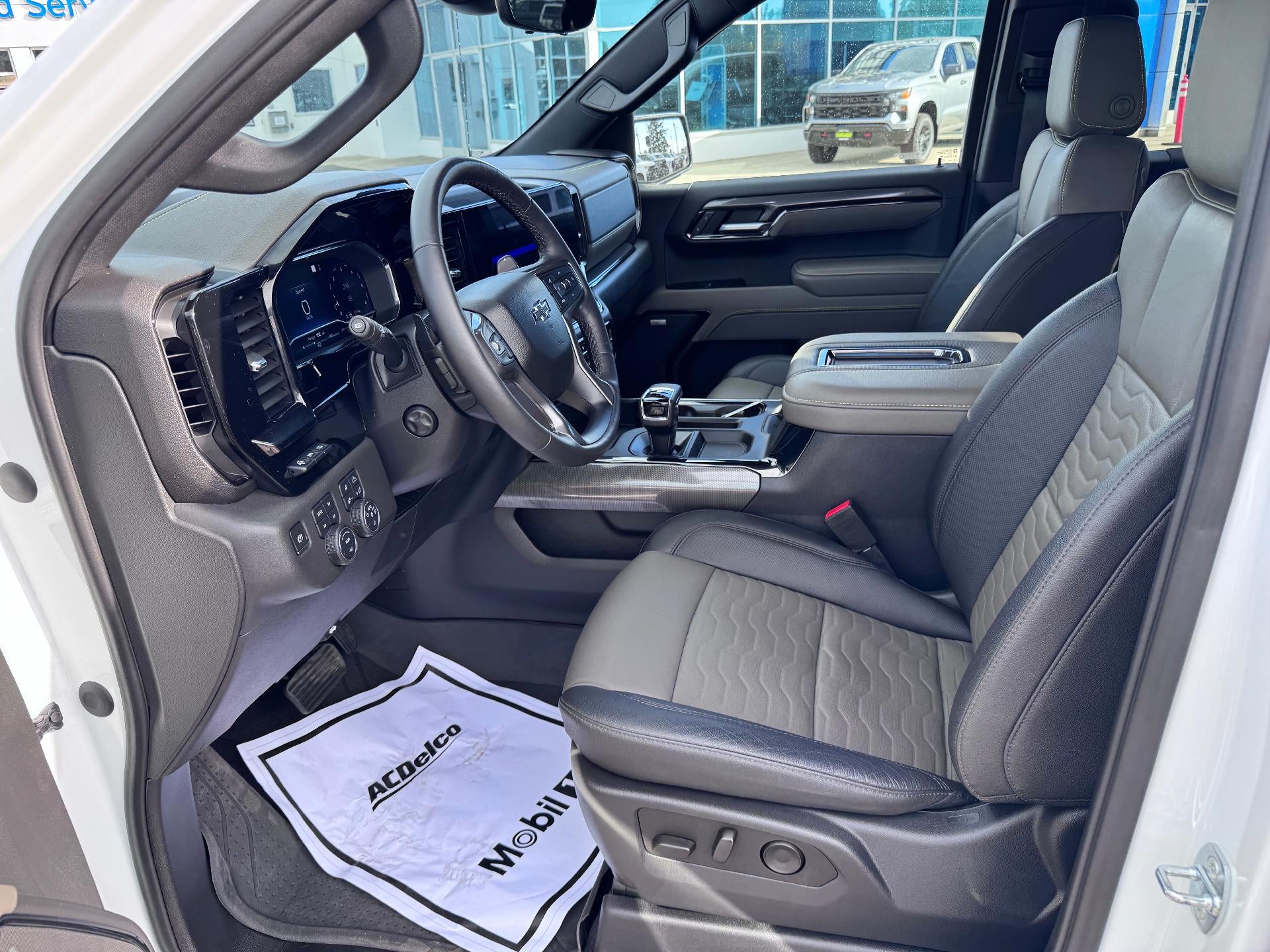 2022 Chevrolet Silverado 1500 ZR2 OFF ROAD / CREW / 6.2 LITER V8 / SUNROOF / TECH PCKG / 1 OWNER / 11K MILES