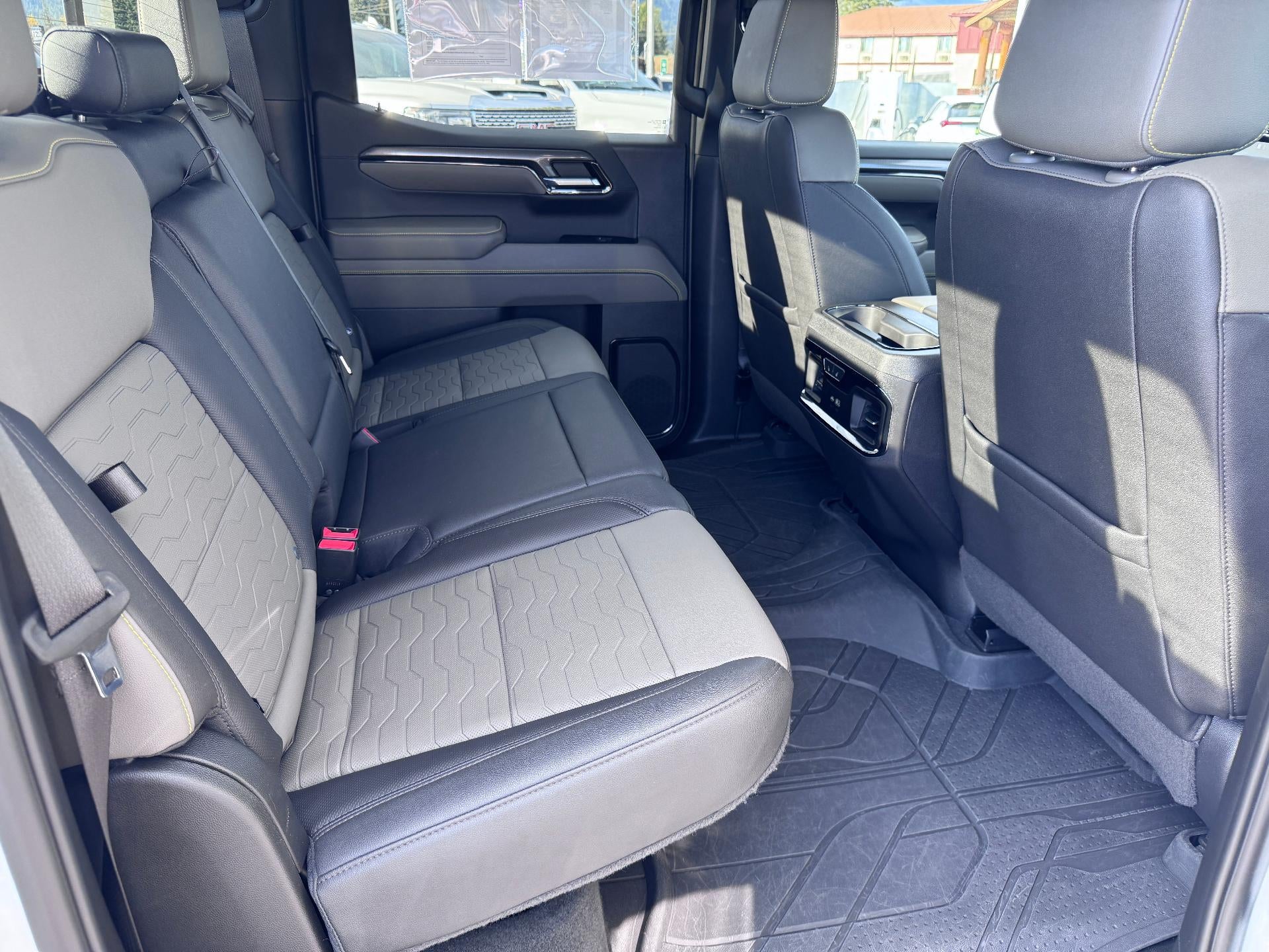 2022 Chevrolet Silverado 1500 ZR2 OFF ROAD / CREW / 6.2 LITER V8 / SUNROOF / TECH PCKG / 1 OWNER / 11K MILES