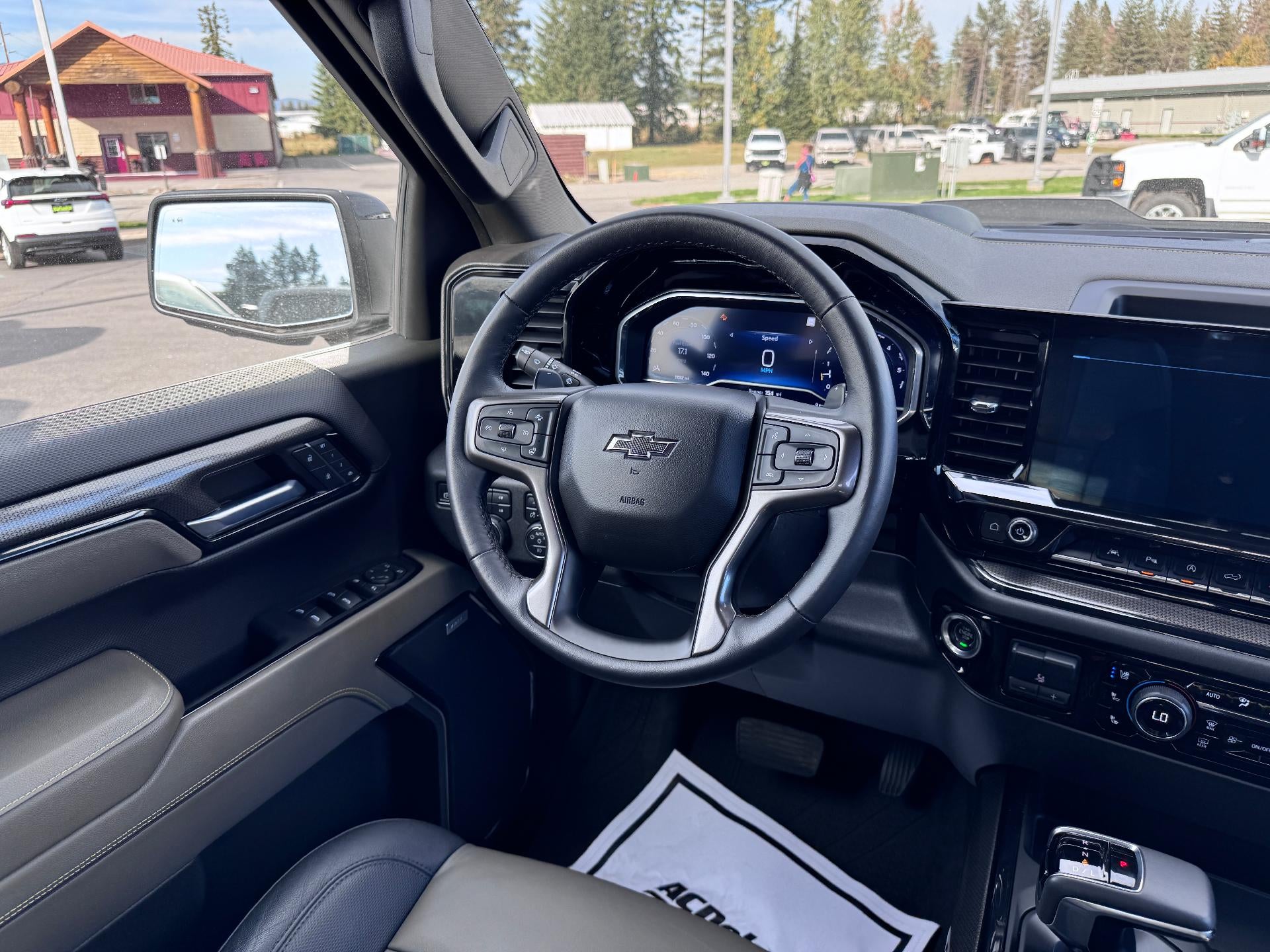 2022 Chevrolet Silverado 1500 ZR2 OFF ROAD / CREW / 6.2 LITER V8 / SUNROOF / TECH PCKG / 1 OWNER / 11K MILES