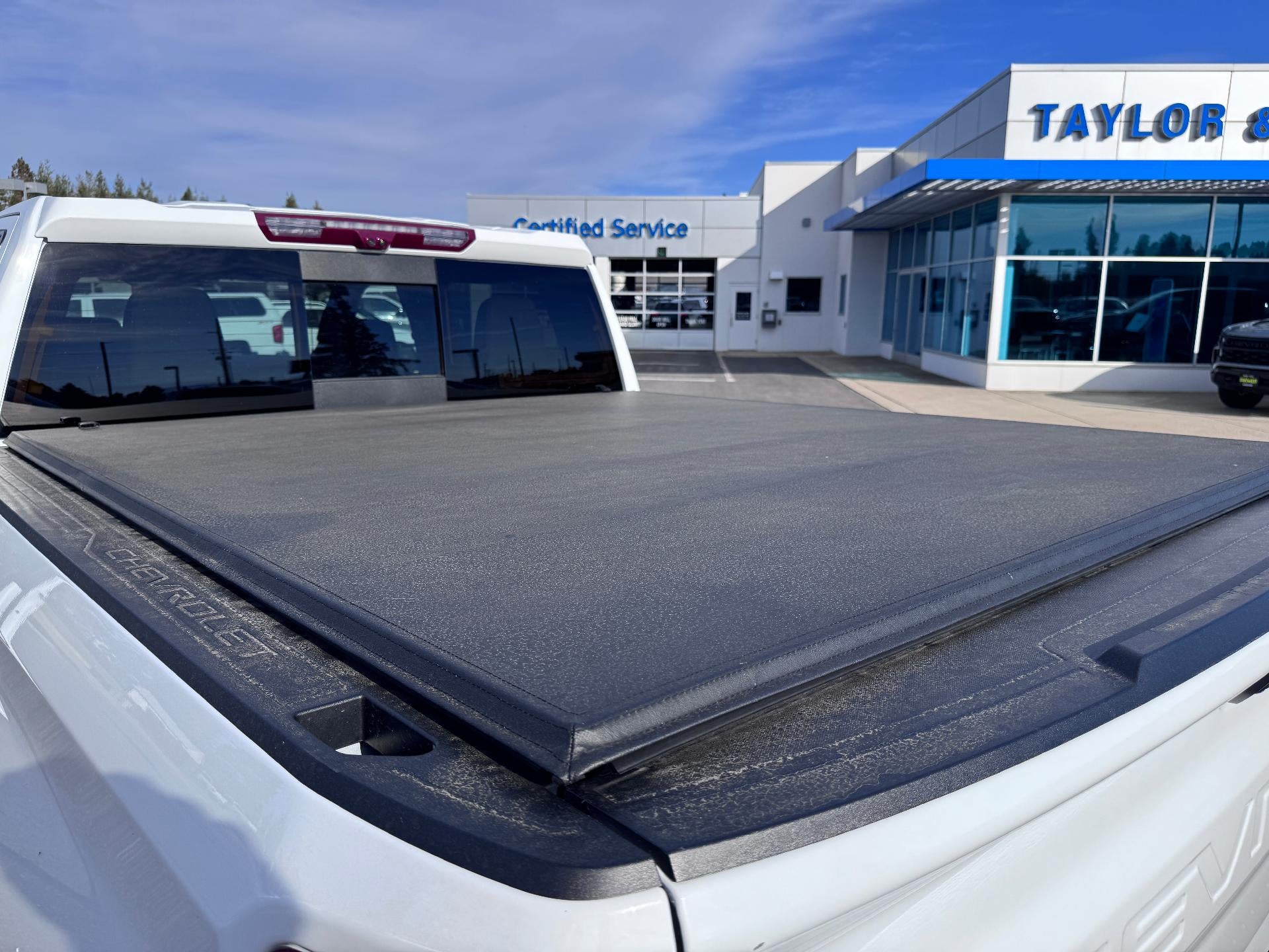 2022 Chevrolet Silverado 1500 ZR2 OFF ROAD / CREW / 6.2 LITER V8 / SUNROOF / TECH PCKG / 1 OWNER / 11K MILES