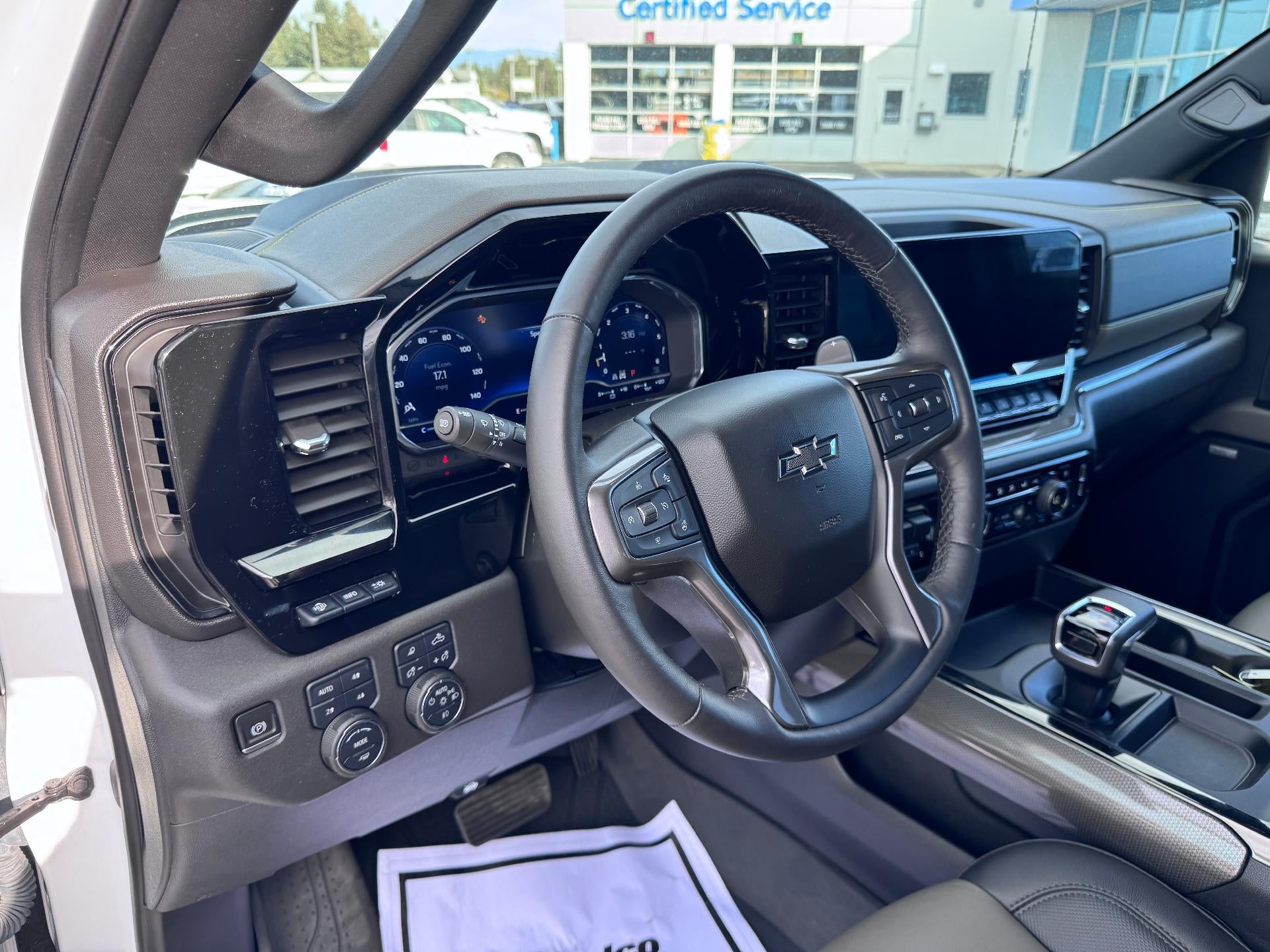 2022 Chevrolet Silverado 1500 ZR2 OFF ROAD / CREW / 6.2 LITER V8 / SUNROOF / TECH PCKG / 1 OWNER / 11K MILES
