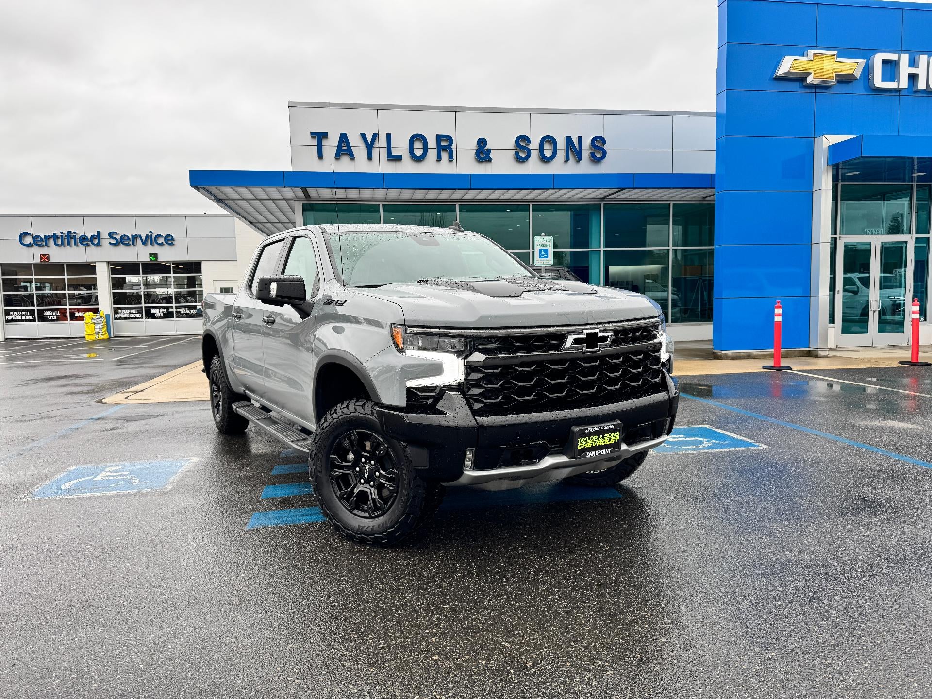 2024 Chevrolet Silverado 1500 ZR2 OFF ROAD / CREW / 6.2 LITER V8 / TECH PCKG / 1 OWNER / 38K MILES