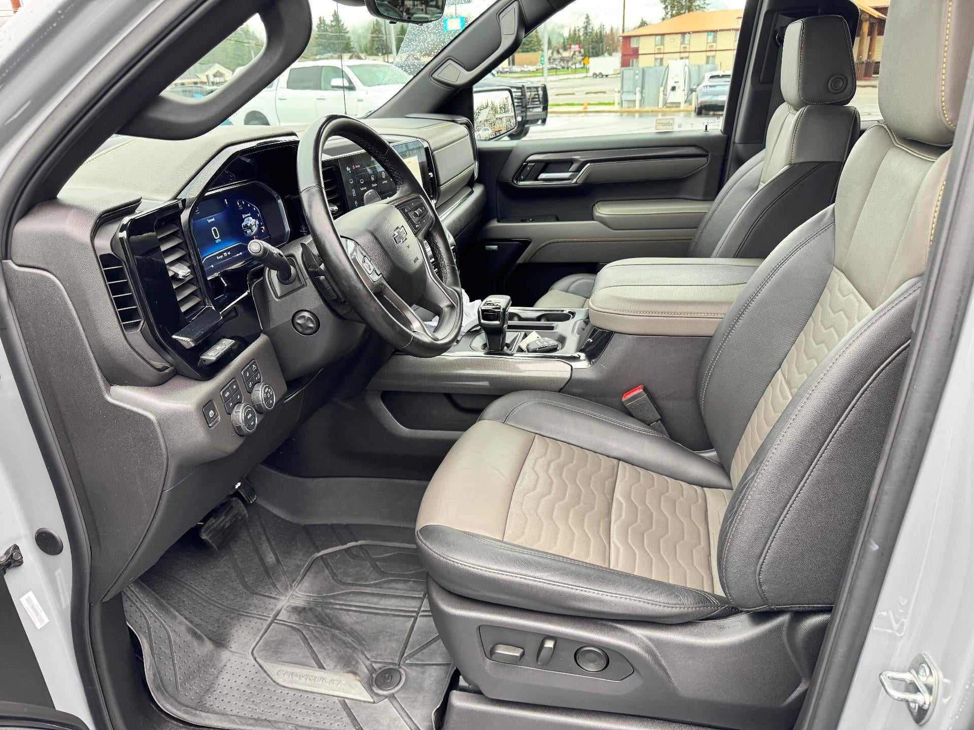 2024 Chevrolet Silverado 1500 ZR2 OFF ROAD / CREW / 6.2 LITER V8 / TECH PCKG / 1 OWNER / 38K MILES
