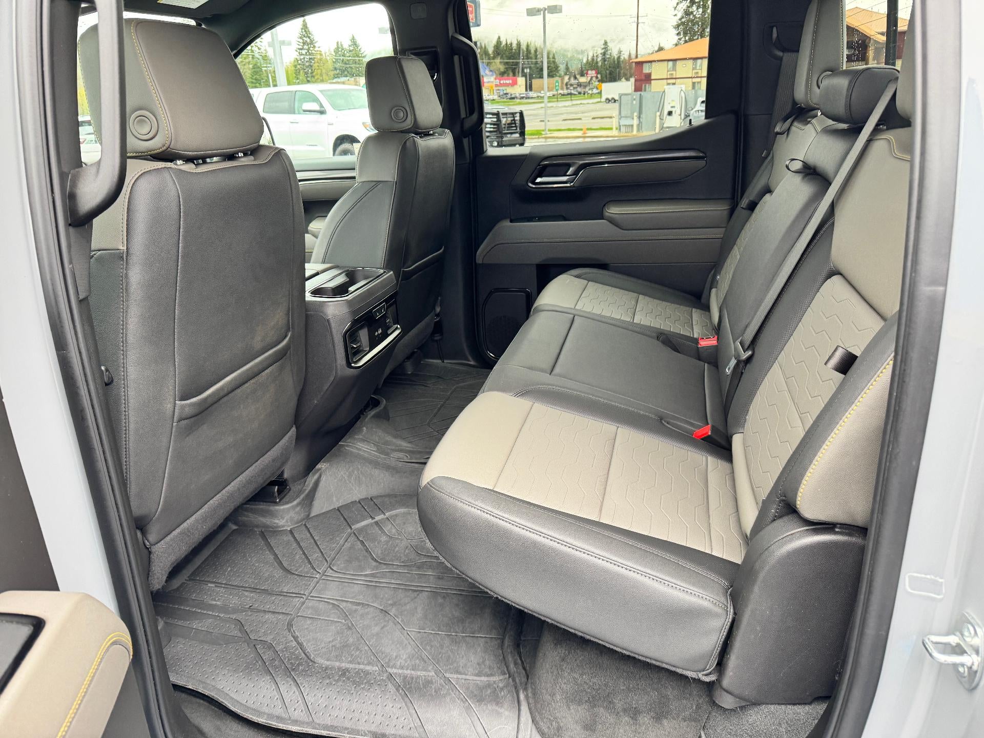 2024 Chevrolet Silverado 1500 ZR2 OFF ROAD / CREW / 6.2 LITER V8 / TECH PCKG / 1 OWNER / 38K MILES