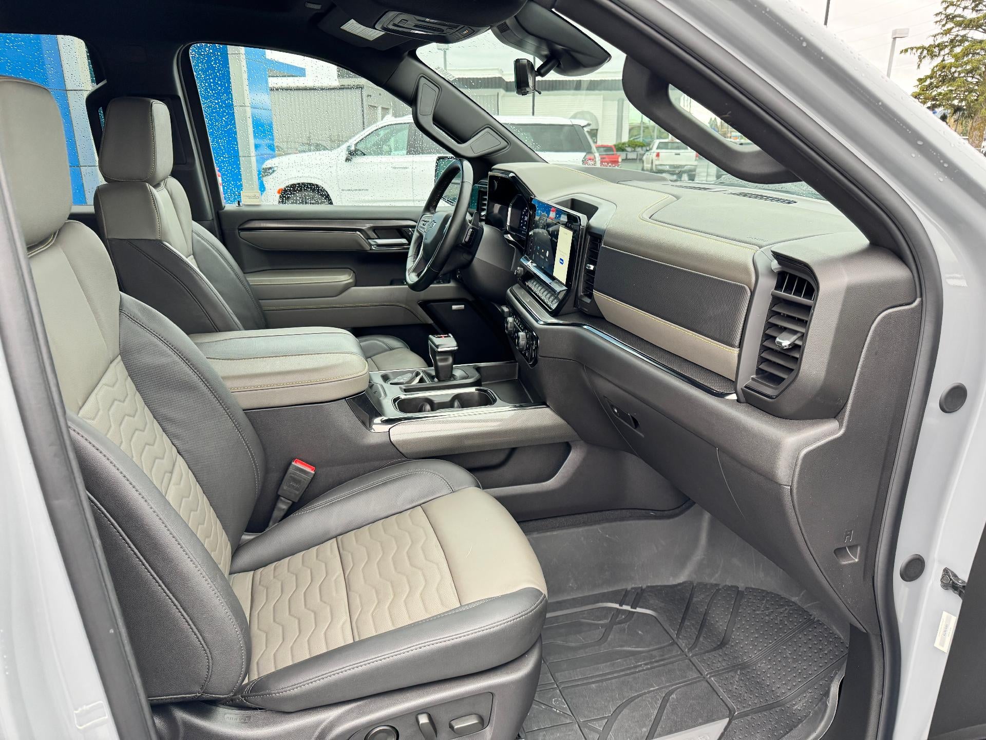 2024 Chevrolet Silverado 1500 ZR2 OFF ROAD / CREW / 6.2 LITER V8 / TECH PCKG / 1 OWNER / 38K MILES