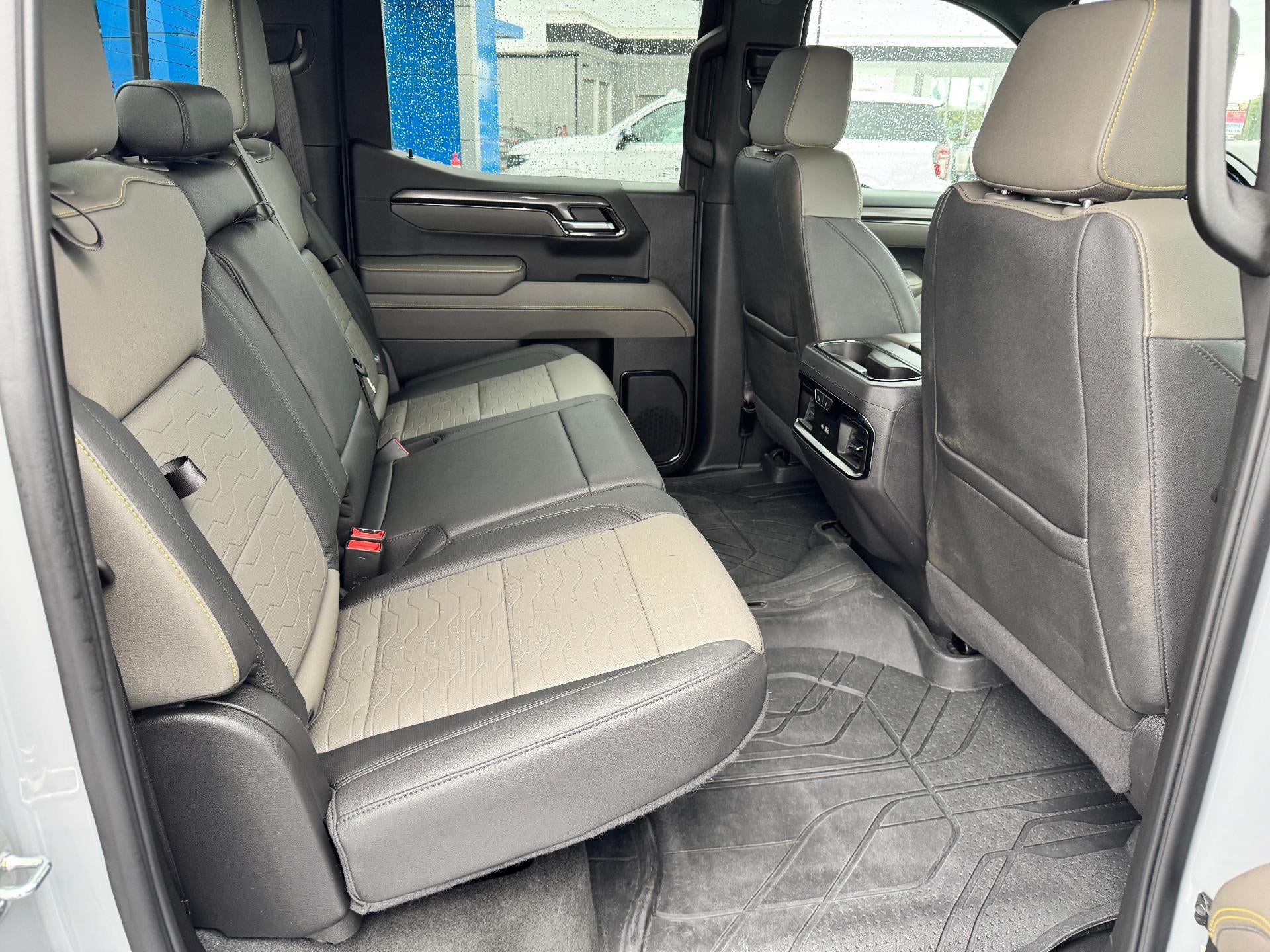 2024 Chevrolet Silverado 1500 ZR2 OFF ROAD / CREW / 6.2 LITER V8 / TECH PCKG / 1 OWNER / 38K MILES