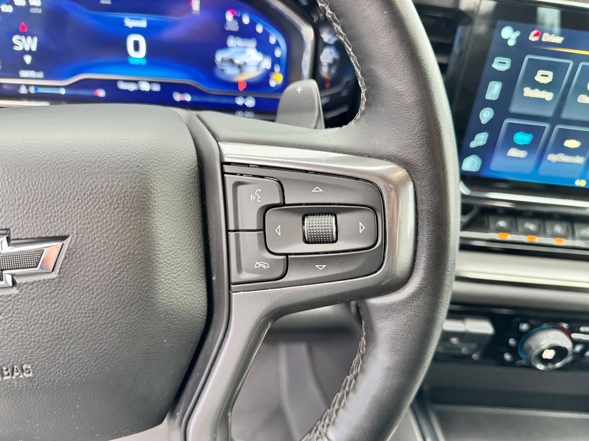 2024 Chevrolet Silverado 1500 ZR2 OFF ROAD / CREW / 6.2 LITER V8 / TECH PCKG / 1 OWNER / 38K MILES