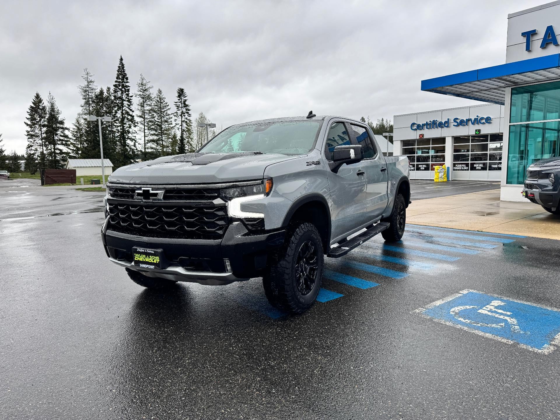 2024 Chevrolet Silverado 1500 ZR2 OFF ROAD / CREW / 6.2 LITER V8 / TECH PCKG / 1 OWNER / 38K MILES