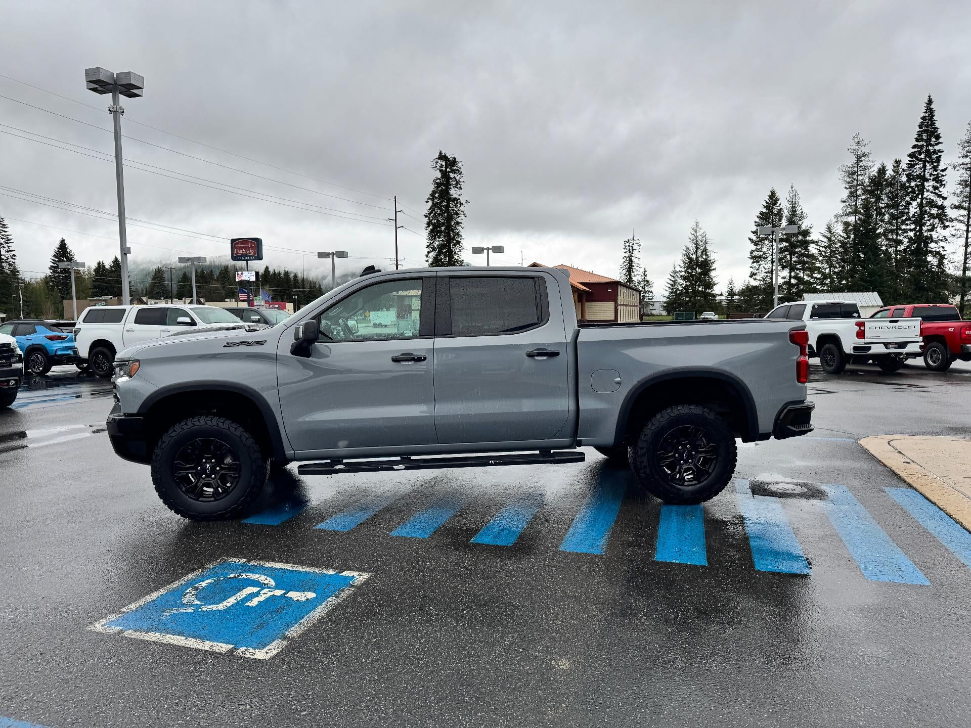 2024 Chevrolet Silverado 1500 ZR2 OFF ROAD / CREW / 6.2 LITER V8 / TECH PCKG / 1 OWNER / 38K MILES