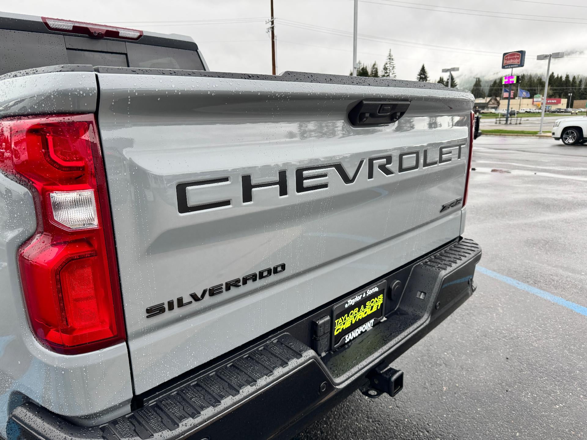 2024 Chevrolet Silverado 1500 ZR2 OFF ROAD / CREW / 6.2 LITER V8 / TECH PCKG / 1 OWNER / 38K MILES