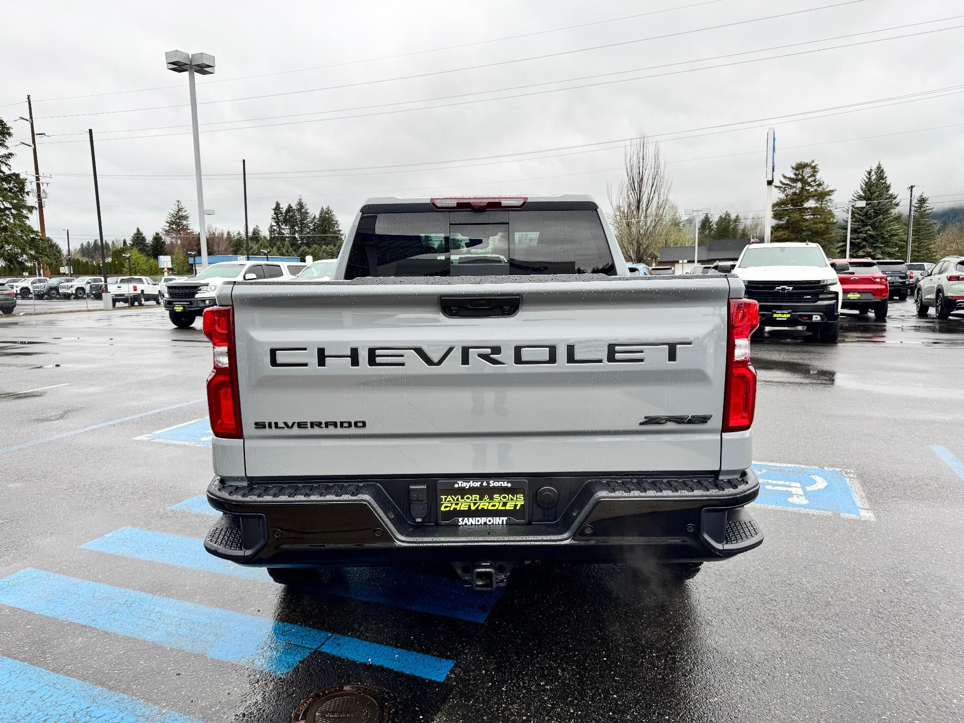 2024 Chevrolet Silverado 1500 ZR2 OFF ROAD / CREW / 6.2 LITER V8 / TECH PCKG / 1 OWNER / 38K MILES