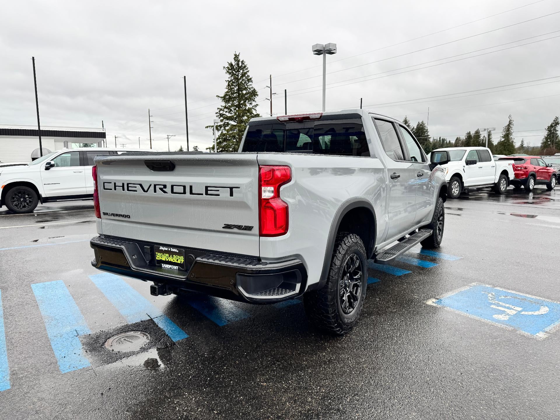 2024 Chevrolet Silverado 1500 ZR2 OFF ROAD / CREW / 6.2 LITER V8 / TECH PCKG / 1 OWNER / 38K MILES