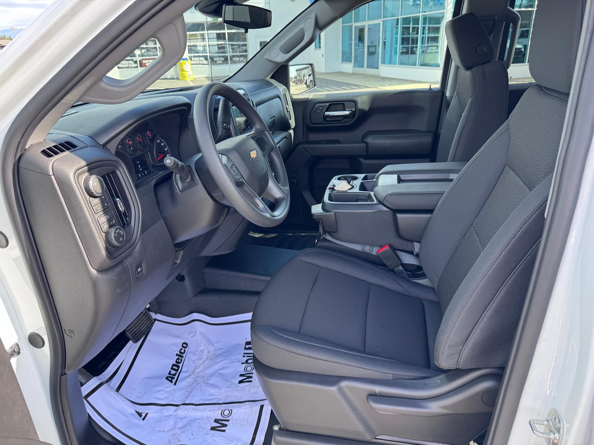 2026 Chevrolet Silverado 1500 WORK TRUCK / CREW / 5.3 LITER V8 / Z71 OFF ROAD / STANDARD BOX