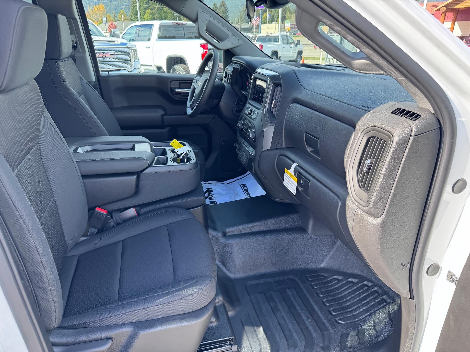2026 Chevrolet Silverado 1500 WORK TRUCK / CREW / 5.3 LITER V8 / Z71 OFF ROAD / STANDARD BOX