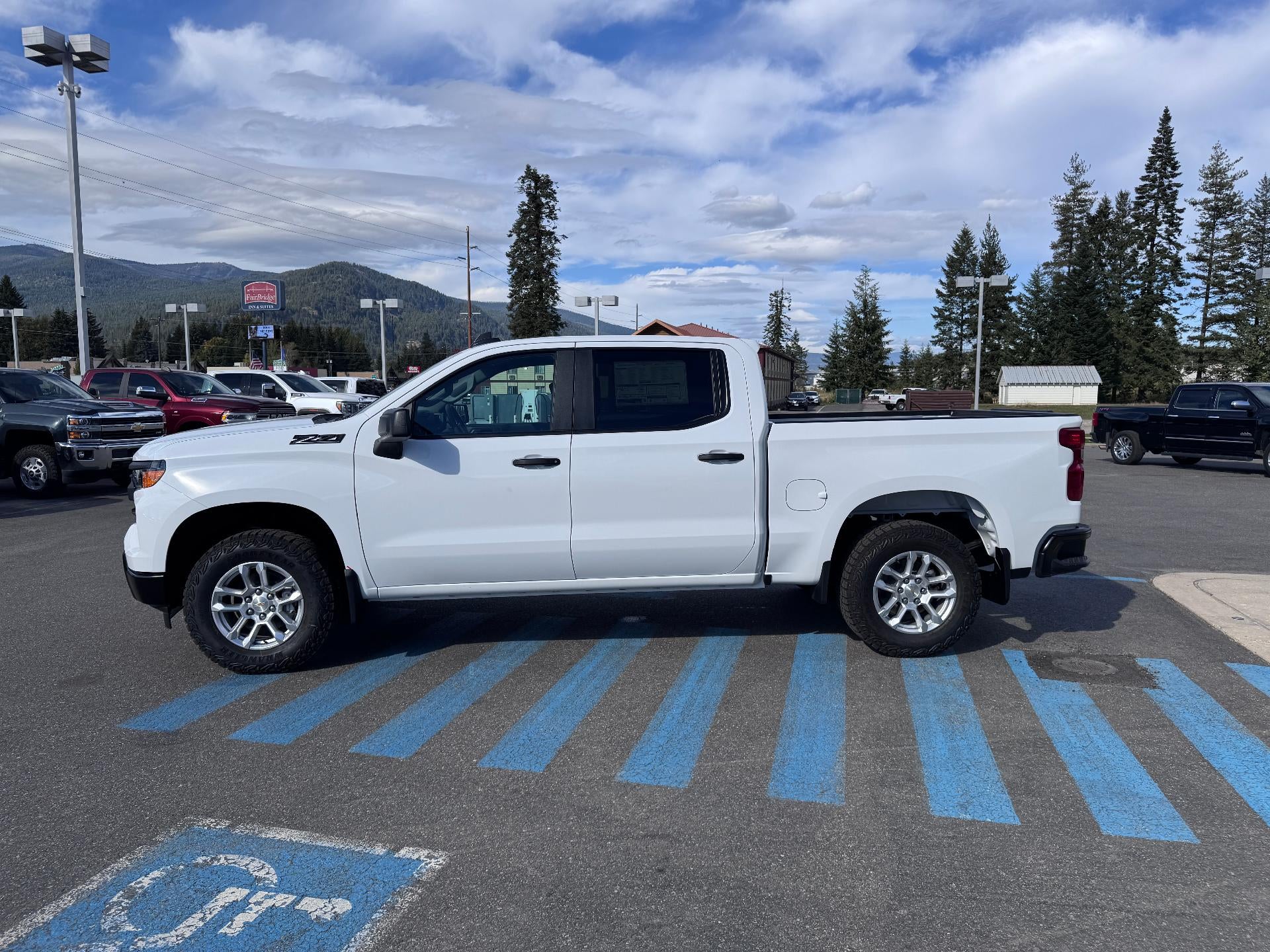 2026 Chevrolet Silverado 1500 WORK TRUCK / CREW / 5.3 LITER V8 / Z71 OFF ROAD / STANDARD BOX
