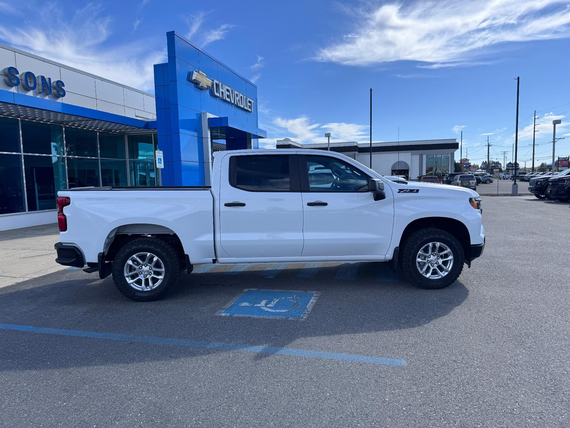 2026 Chevrolet Silverado 1500 WORK TRUCK / CREW / 5.3 LITER V8 / Z71 OFF ROAD / STANDARD BOX