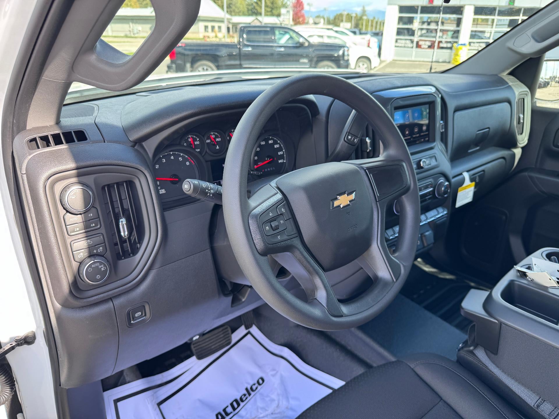 2026 Chevrolet Silverado 1500 WORK TRUCK / CREW / 5.3 LITER V8 / Z71 OFF ROAD / STANDARD BOX