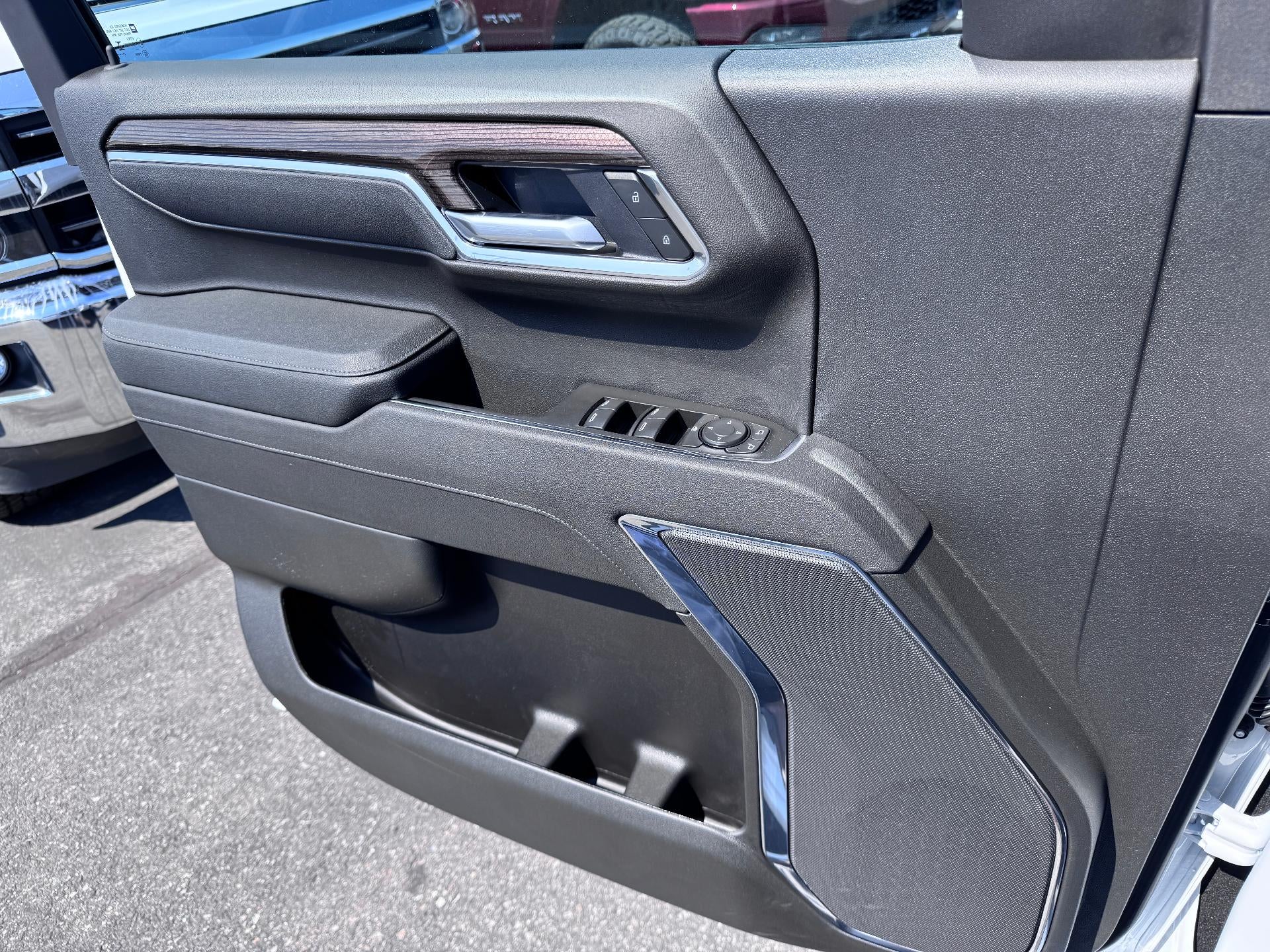 2026 Chevrolet Silverado 1500 LT / CREW / DMAX DIESEL / Z71 OFF ROAD / ADAPTIVE CRUISE / STANDARD BOX