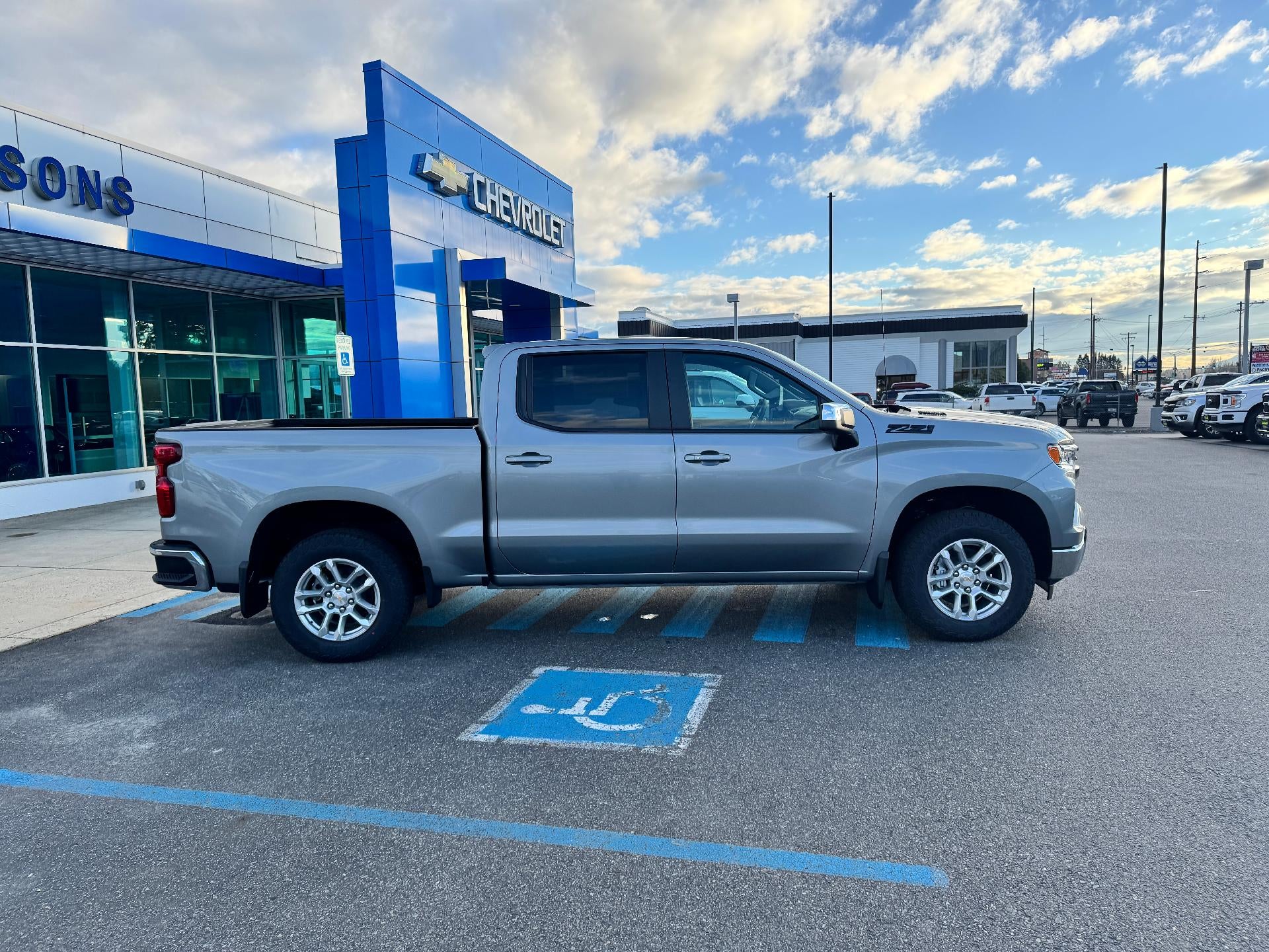 2026 Chevrolet Silverado 1500 LT / CREW / DMAX DIESEL / ADAPTIVE CRUISE / HEATED SEATS / SHORT BOX