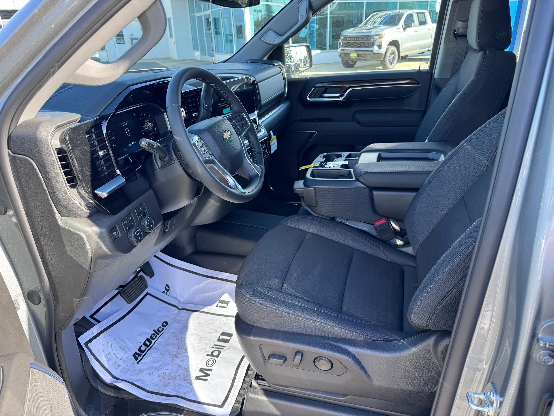 2026 Chevrolet Silverado 1500 LT / CREW / 5.3 LITER V8 / Z71 OFF ROAD / ADAPTIVE CRUISE / SHORT BOX