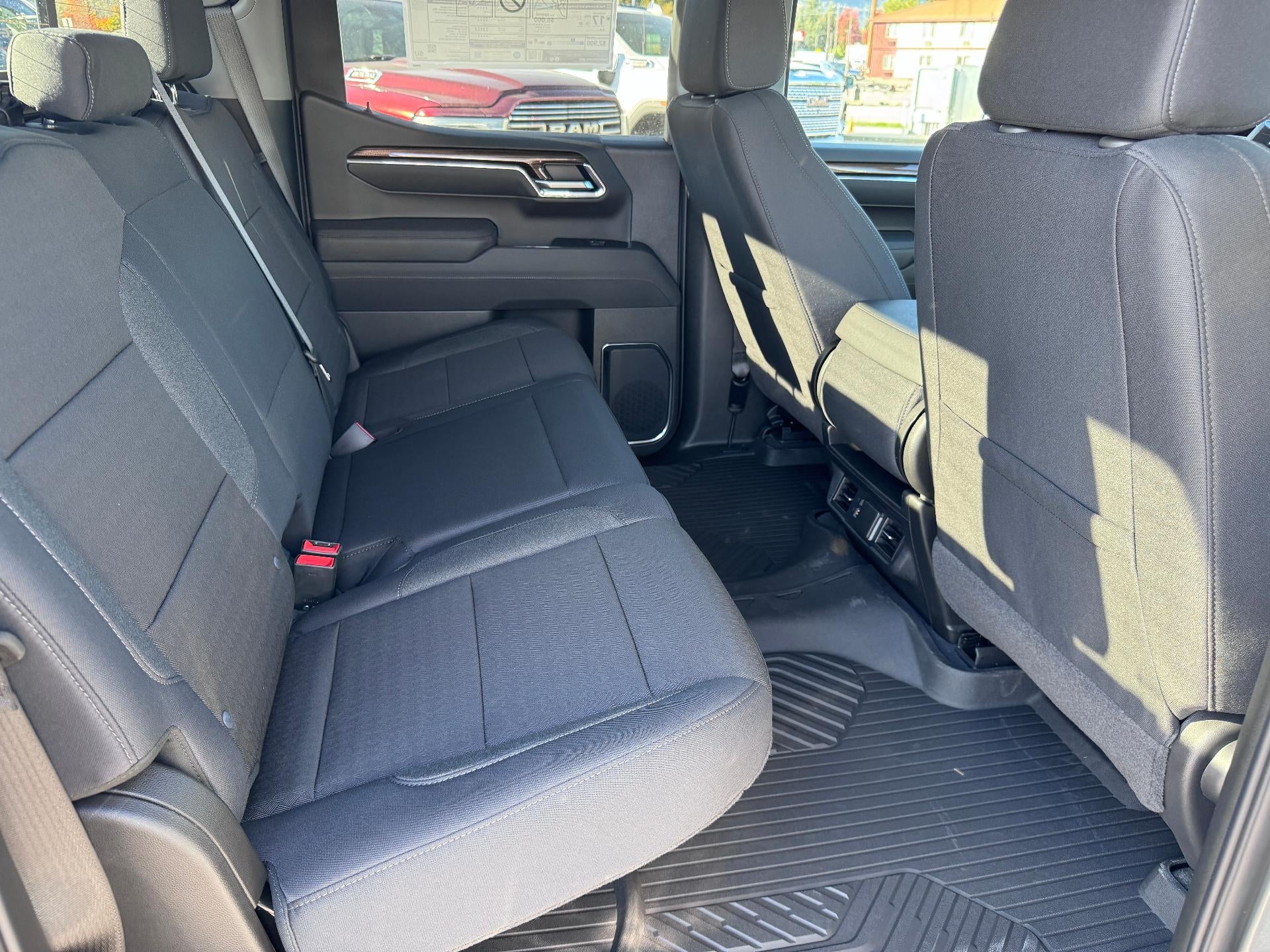 2026 Chevrolet Silverado 1500 LT / CREW / 5.3 LITER V8 / Z71 OFF ROAD / ADAPTIVE CRUISE / SHORT BOX