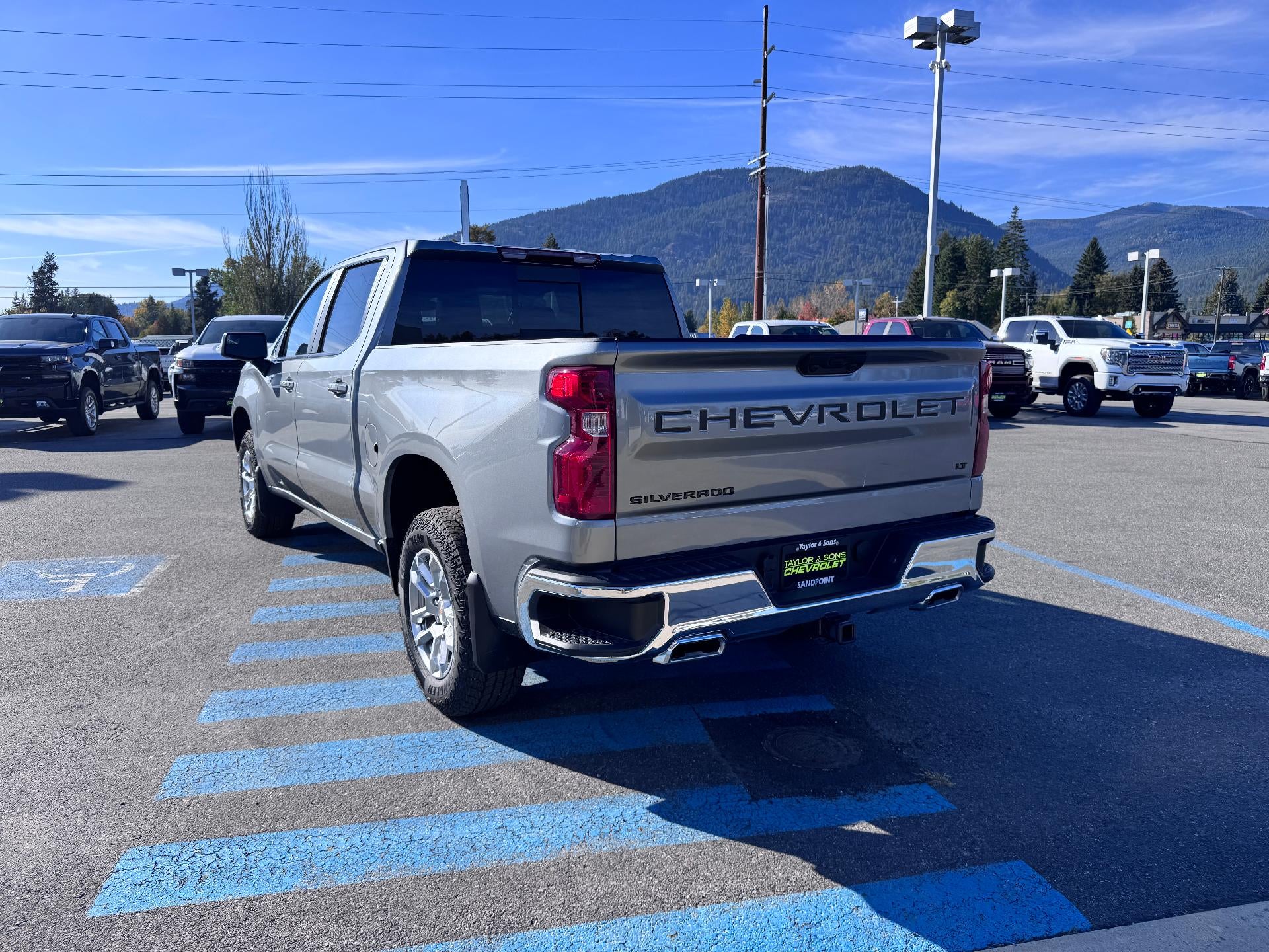 2026 Chevrolet Silverado 1500 LT / CREW / 5.3 LITER V8 / Z71 OFF ROAD / ADAPTIVE CRUISE / SHORT BOX