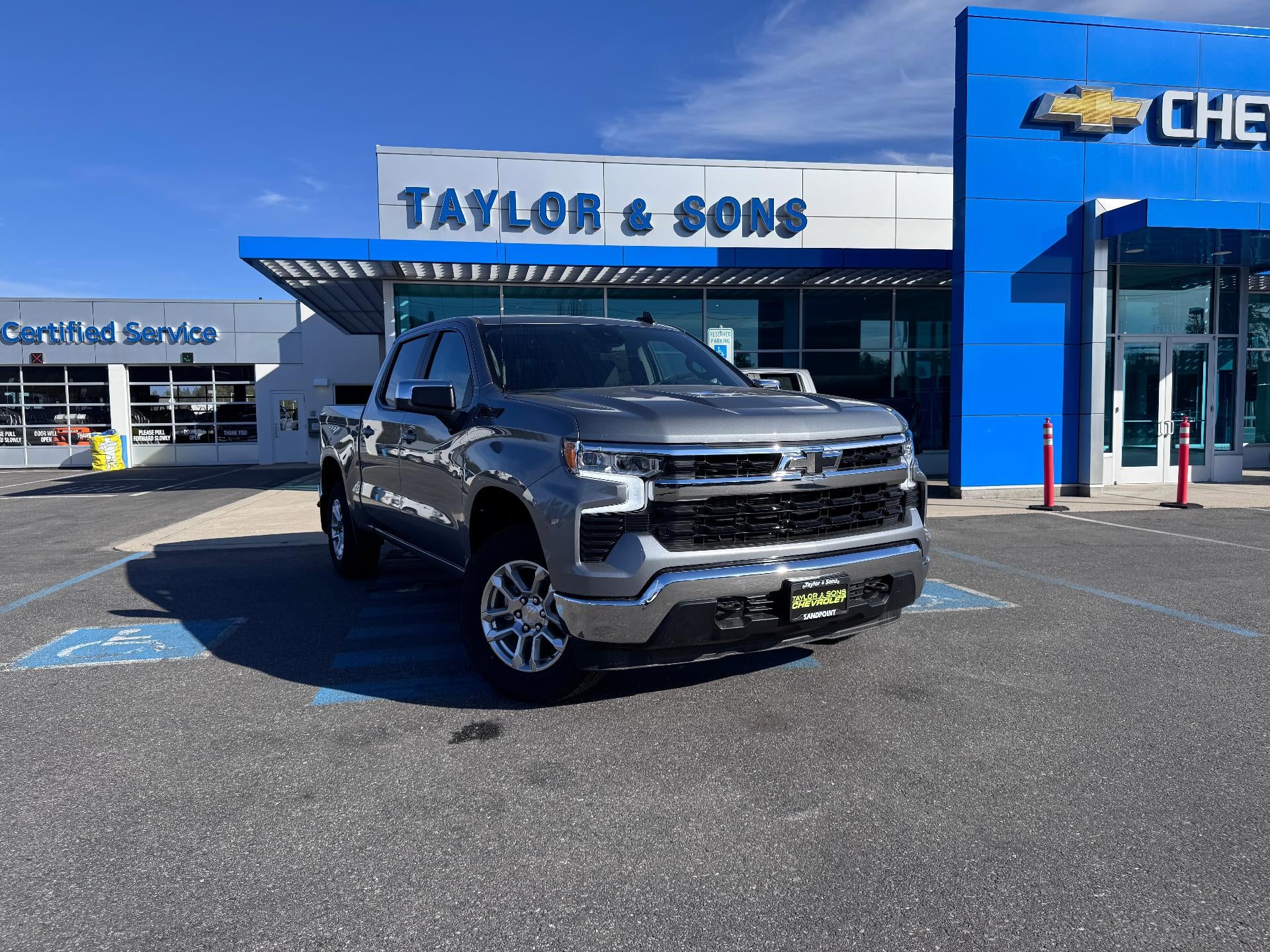 2026 Chevrolet Silverado 1500 LT / CREW / 5.3 LITER V8 / Z71 OFF ROAD / ADAPTIVE CRUISE / SHORT BOX