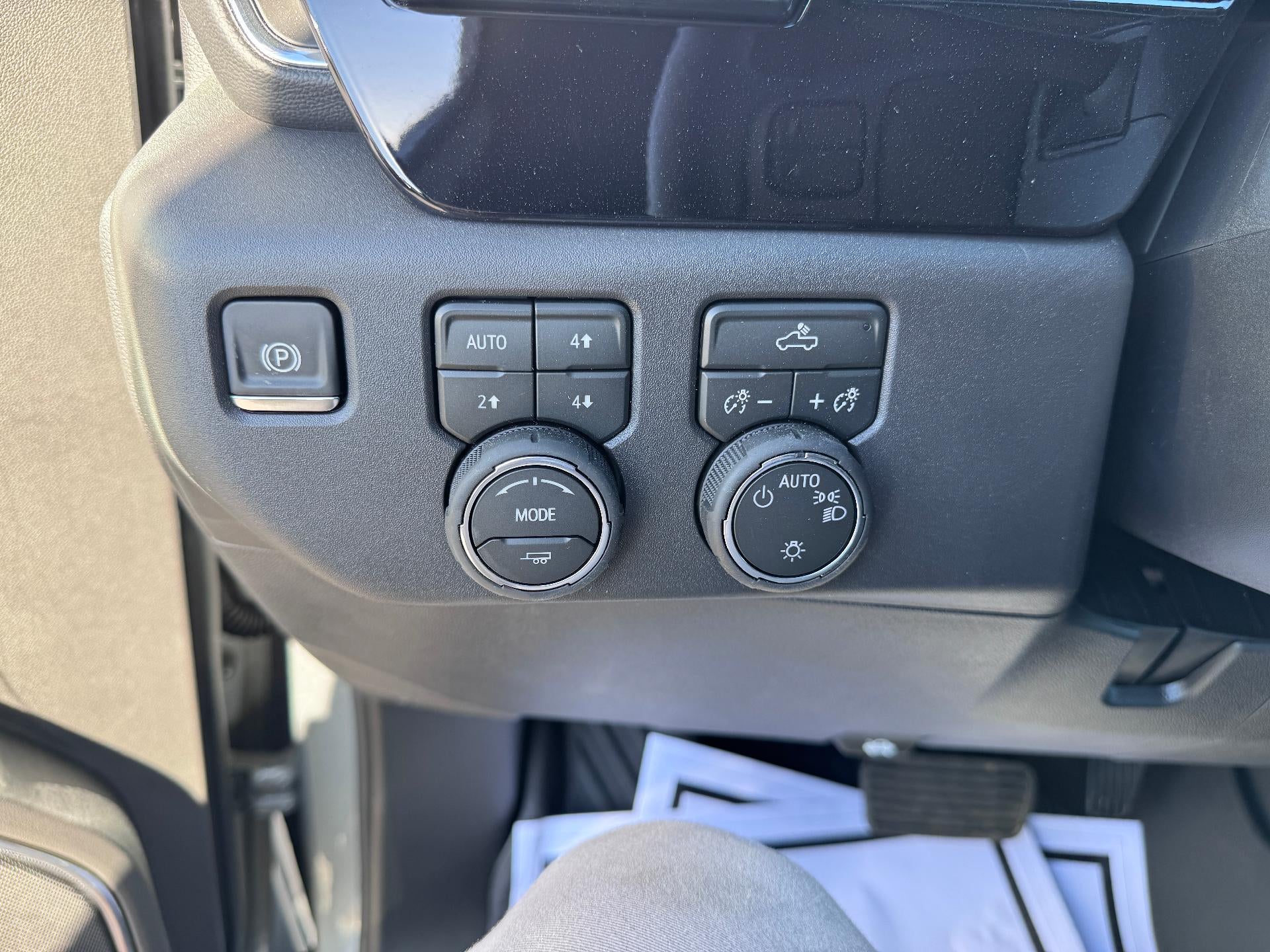 2026 Chevrolet Silverado 1500 LT / CREW / 5.3 LITER V8 / Z71 OFF ROAD / ADAPTIVE CRUISE / SHORT BOX