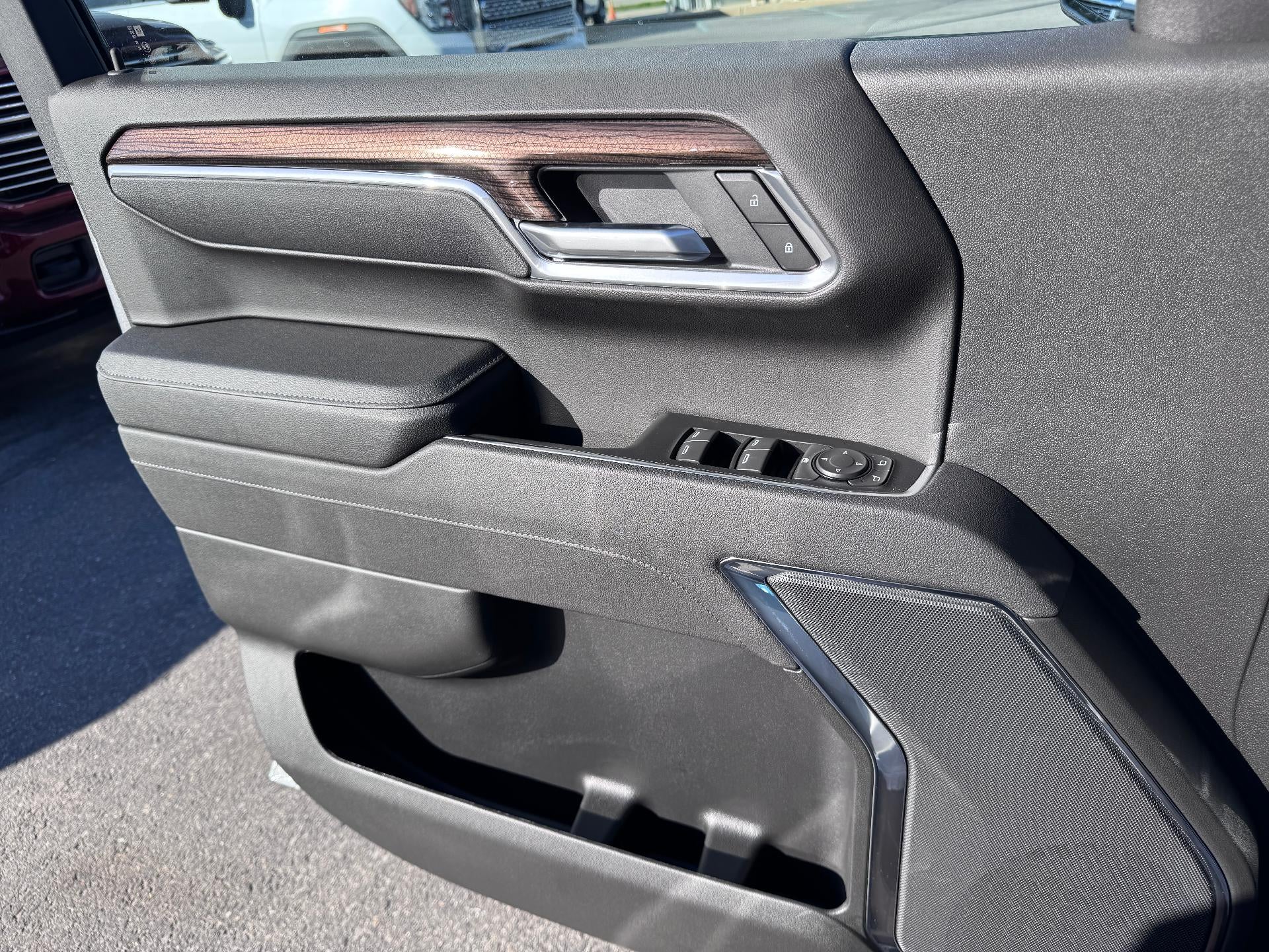 2026 Chevrolet Silverado 1500 LT / CREW / 5.3 LITER V8 / Z71 OFF ROAD / ADAPTIVE CRUISE / SHORT BOX