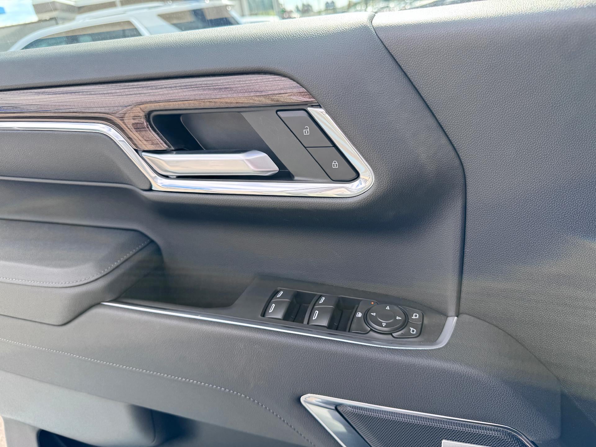 2026 Chevrolet Silverado 1500 RST / CREW / DMAX DIESEL / Z71 OFF ROAD / PREMIUM PCKG / DARK APPEARANCE