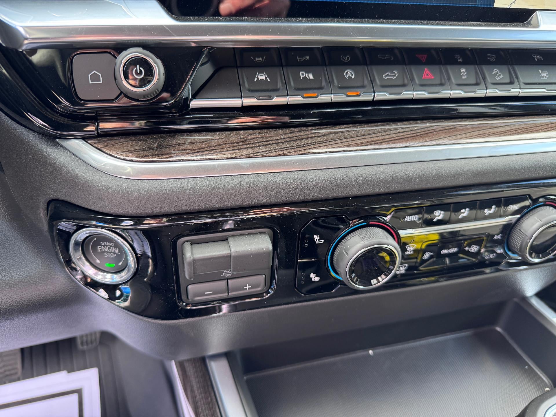 2026 Chevrolet Silverado 1500 RST / CREW / DMAX DIESEL / Z71 OFF ROAD / PREMIUM PCKG / DARK APPEARANCE