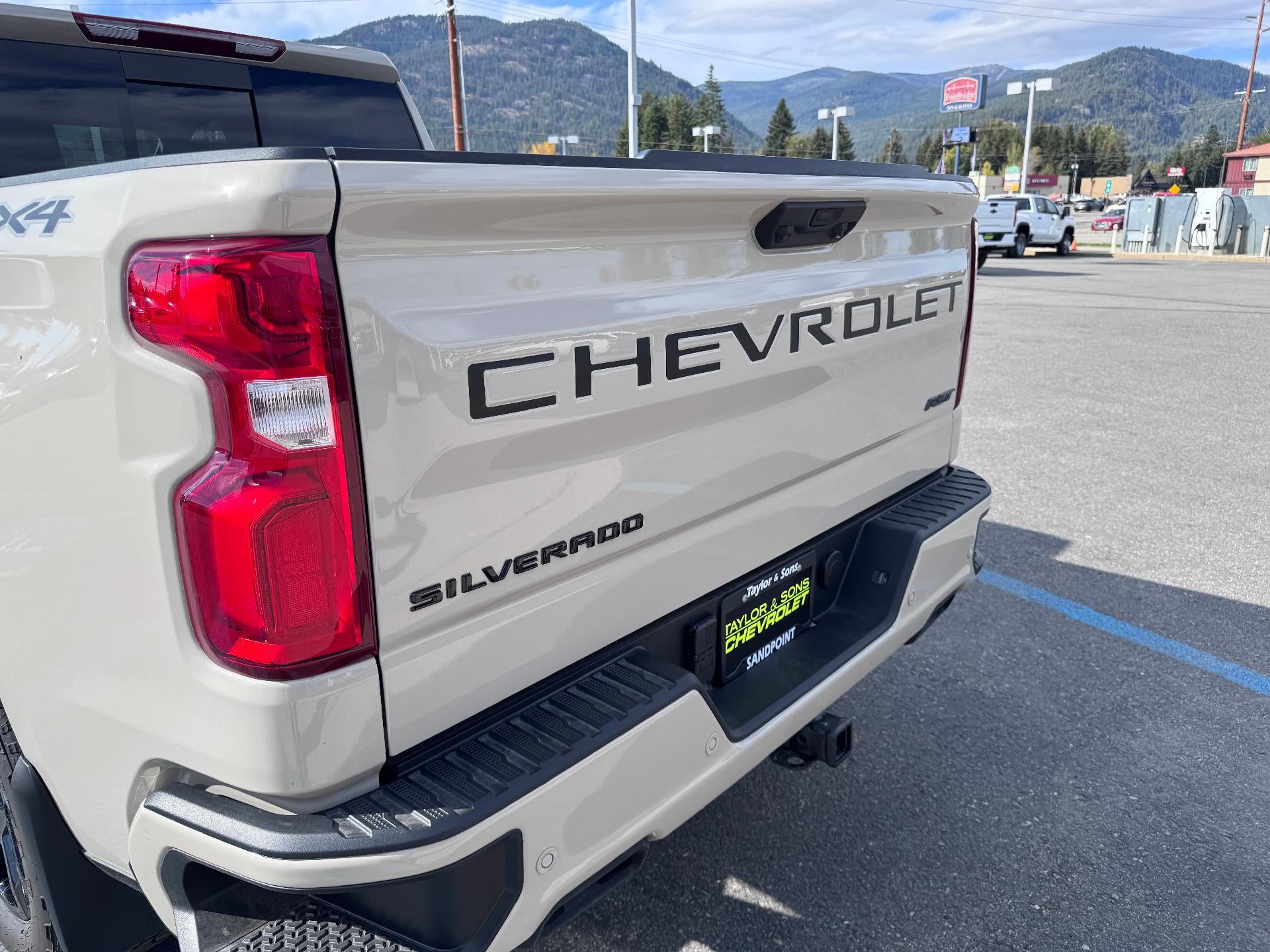 2026 Chevrolet Silverado 1500 RST / CREW / DMAX DIESEL / Z71 OFF ROAD / PREMIUM PCKG / DARK APPEARANCE