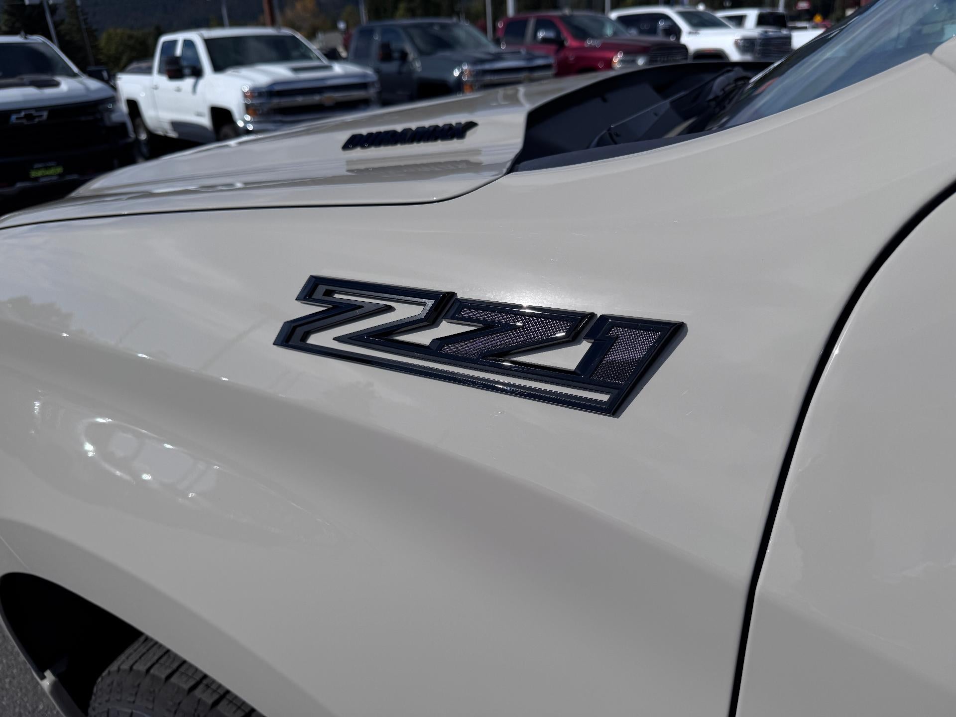 2026 Chevrolet Silverado 1500 RST / CREW / DMAX DIESEL / Z71 OFF ROAD / PREMIUM PCKG / DARK APPEARANCE