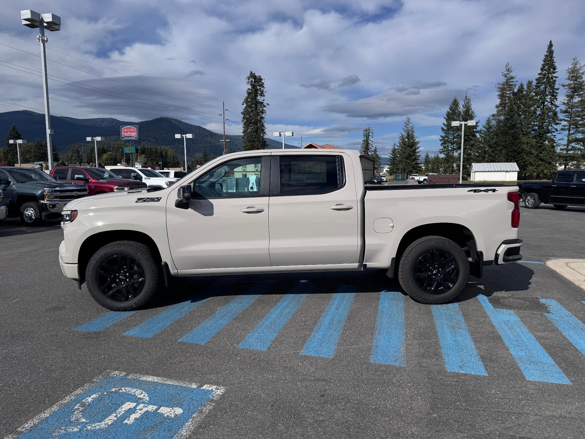 2026 Chevrolet Silverado 1500 RST / CREW / DMAX DIESEL / Z71 OFF ROAD / PREMIUM PCKG / DARK APPEARANCE