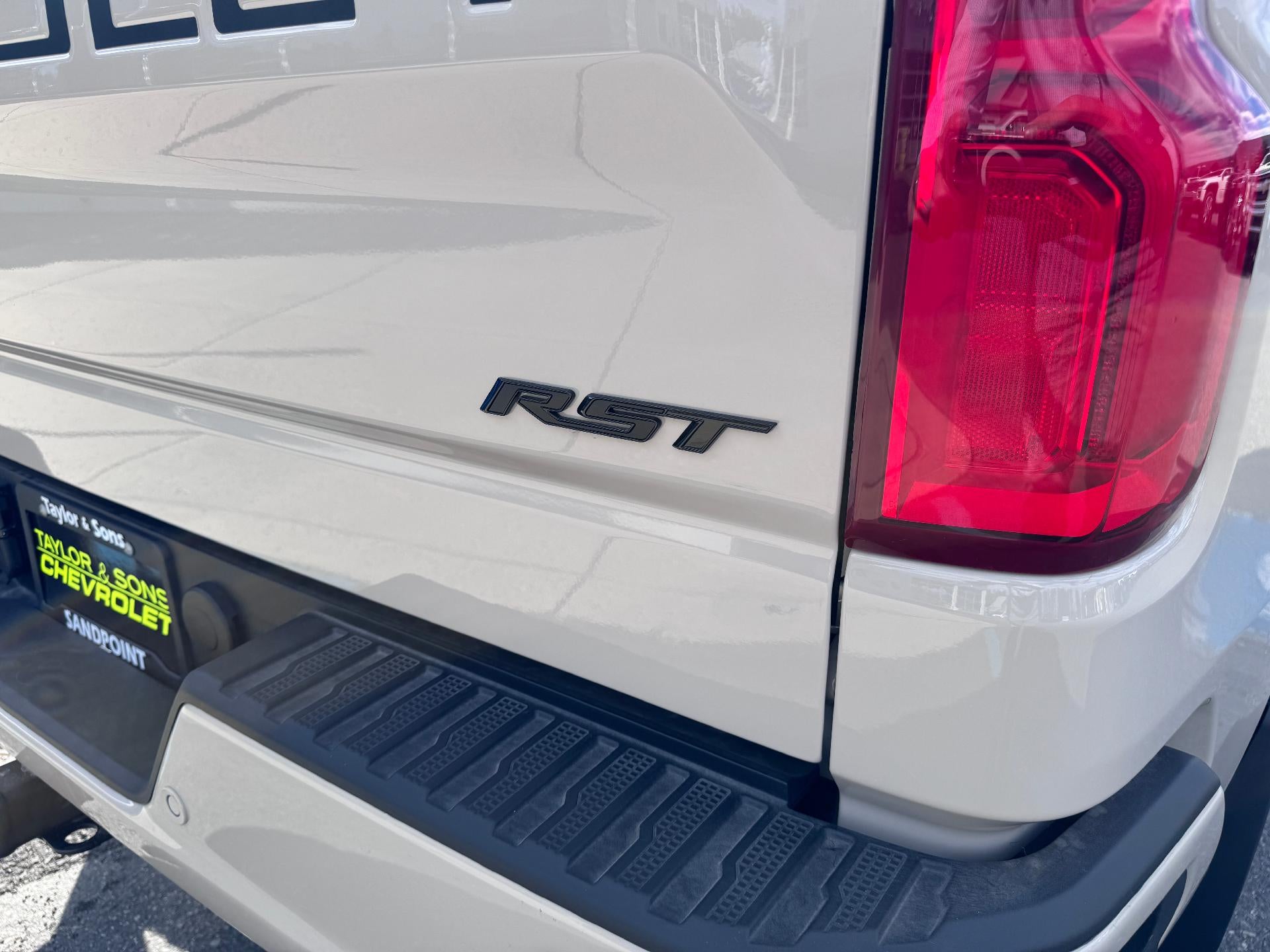 2026 Chevrolet Silverado 1500 RST / CREW / DMAX DIESEL / Z71 OFF ROAD / PREMIUM PCKG / DARK APPEARANCE