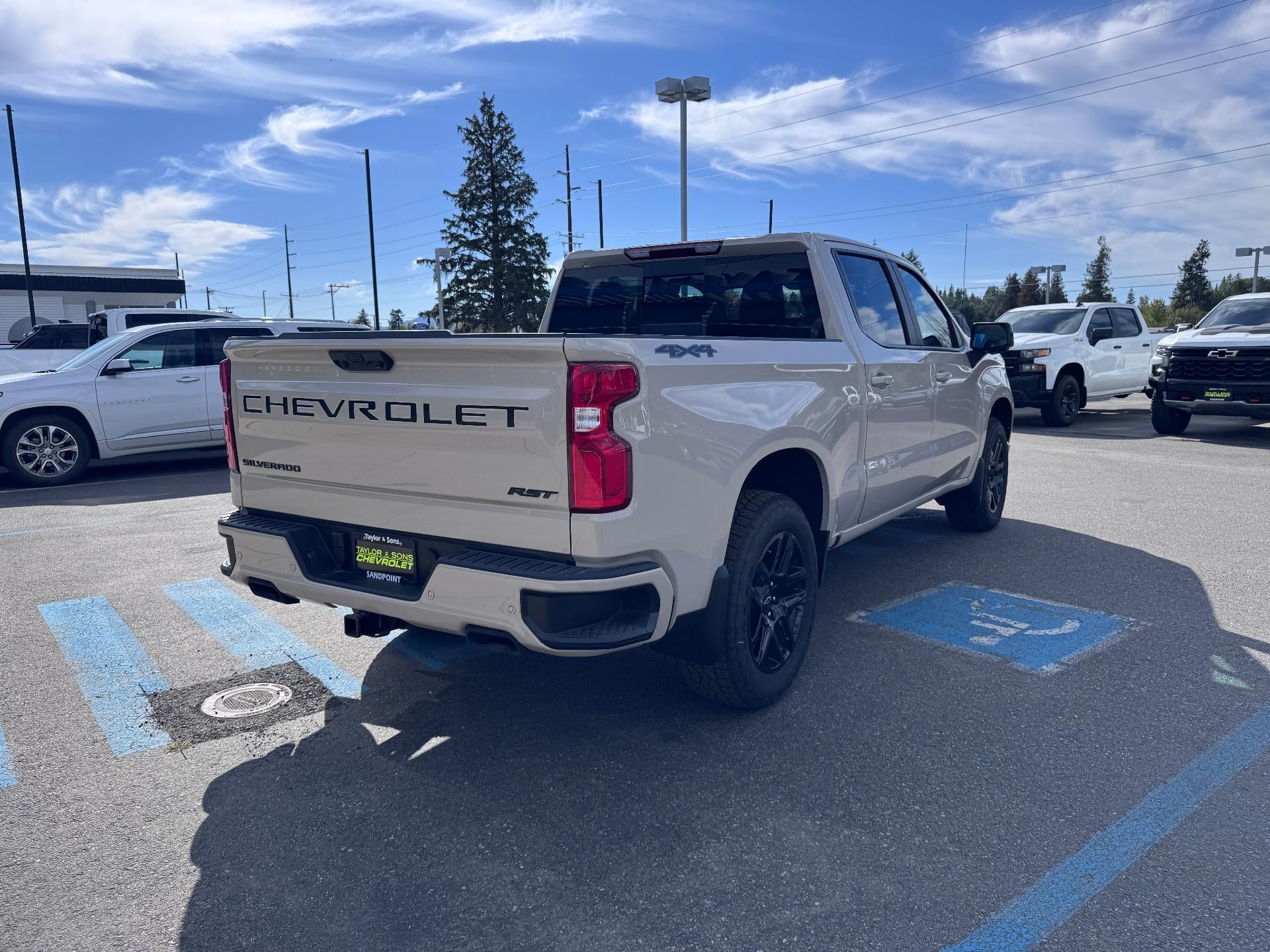 2026 Chevrolet Silverado 1500 RST / CREW / DMAX DIESEL / Z71 OFF ROAD / PREMIUM PCKG / DARK APPEARANCE
