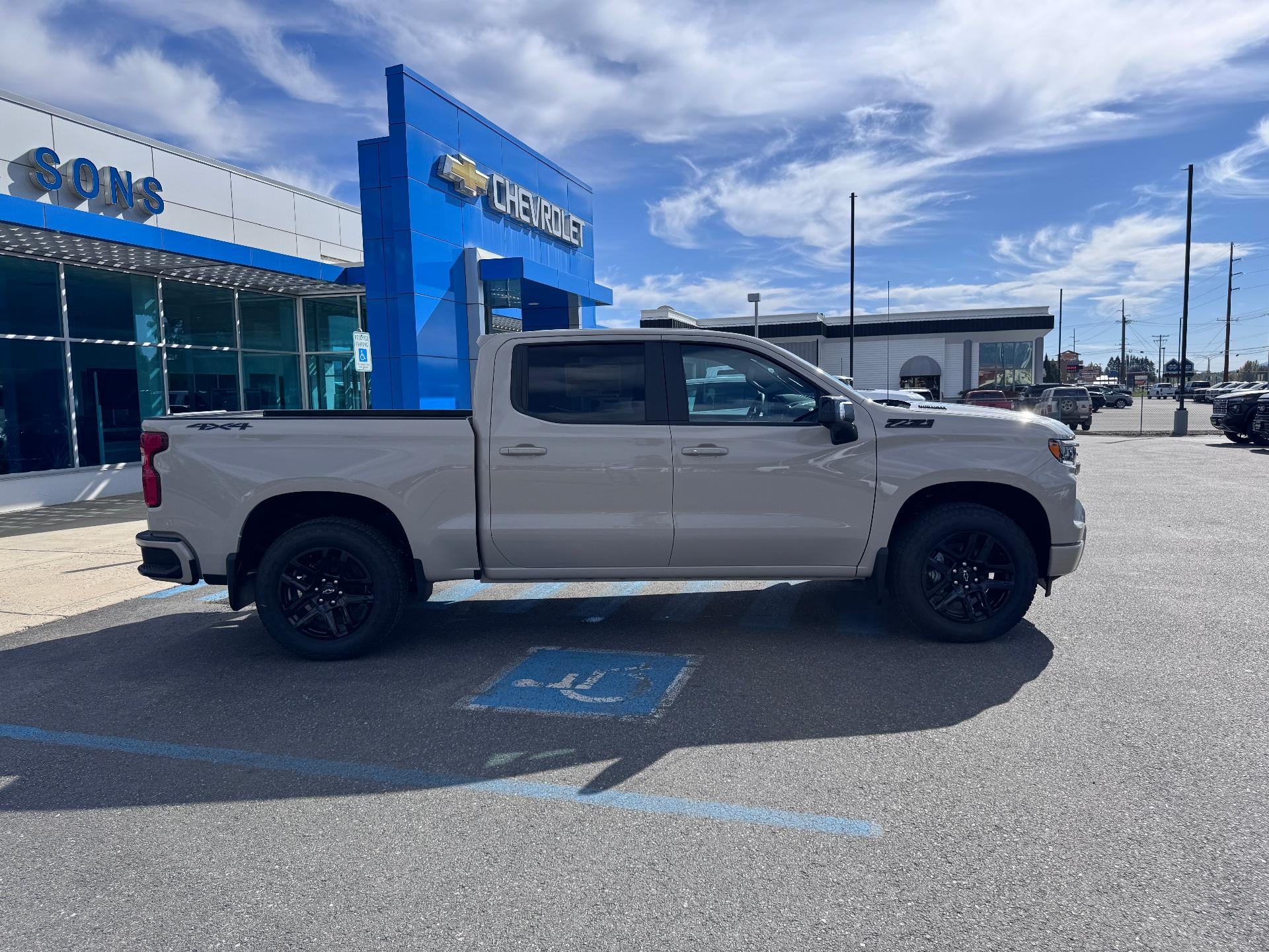 2026 Chevrolet Silverado 1500 RST / CREW / DMAX DIESEL / Z71 OFF ROAD / PREMIUM PCKG / DARK APPEARANCE