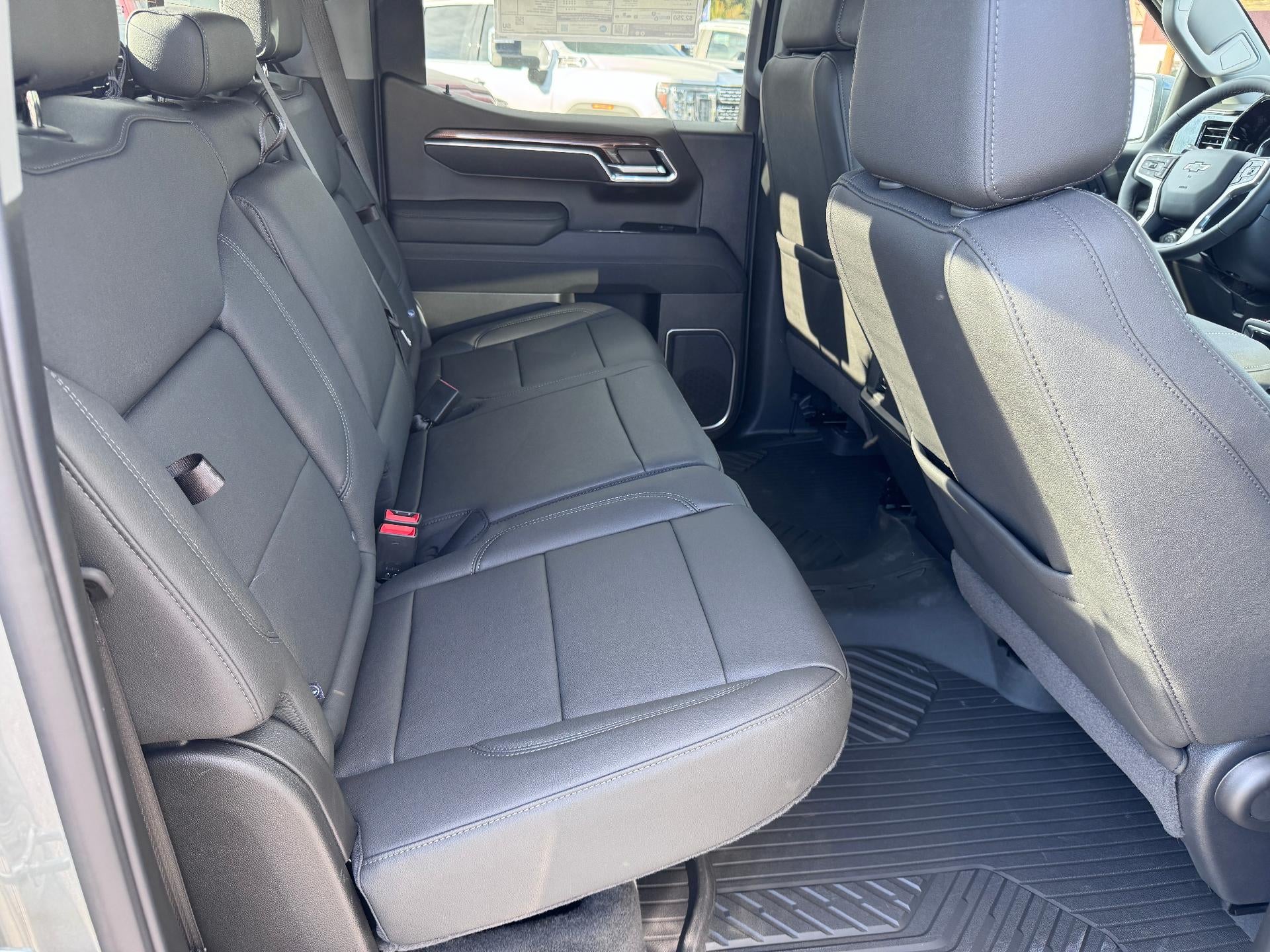 2026 Chevrolet Silverado 1500 RST / CREW / DMAX DIESEL / Z71 OFF ROAD / PREMIUM PCKG / DARK APPEARANCE