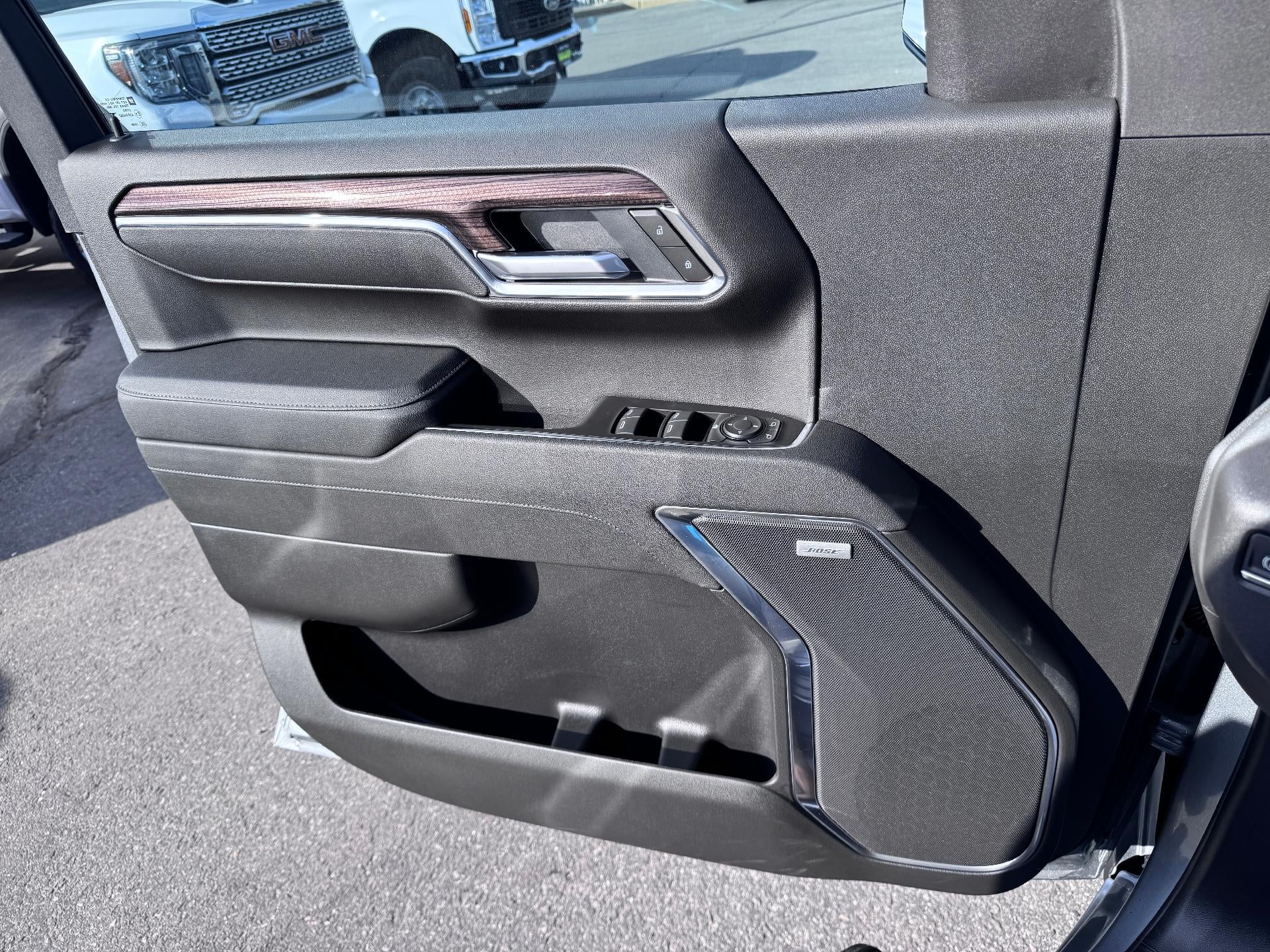 2026 Chevrolet Silverado 1500 RST / CREW / DMAX DIESEL / Z71 OFF ROAD / PREMIUM PCKG / DARK APPEARANCE