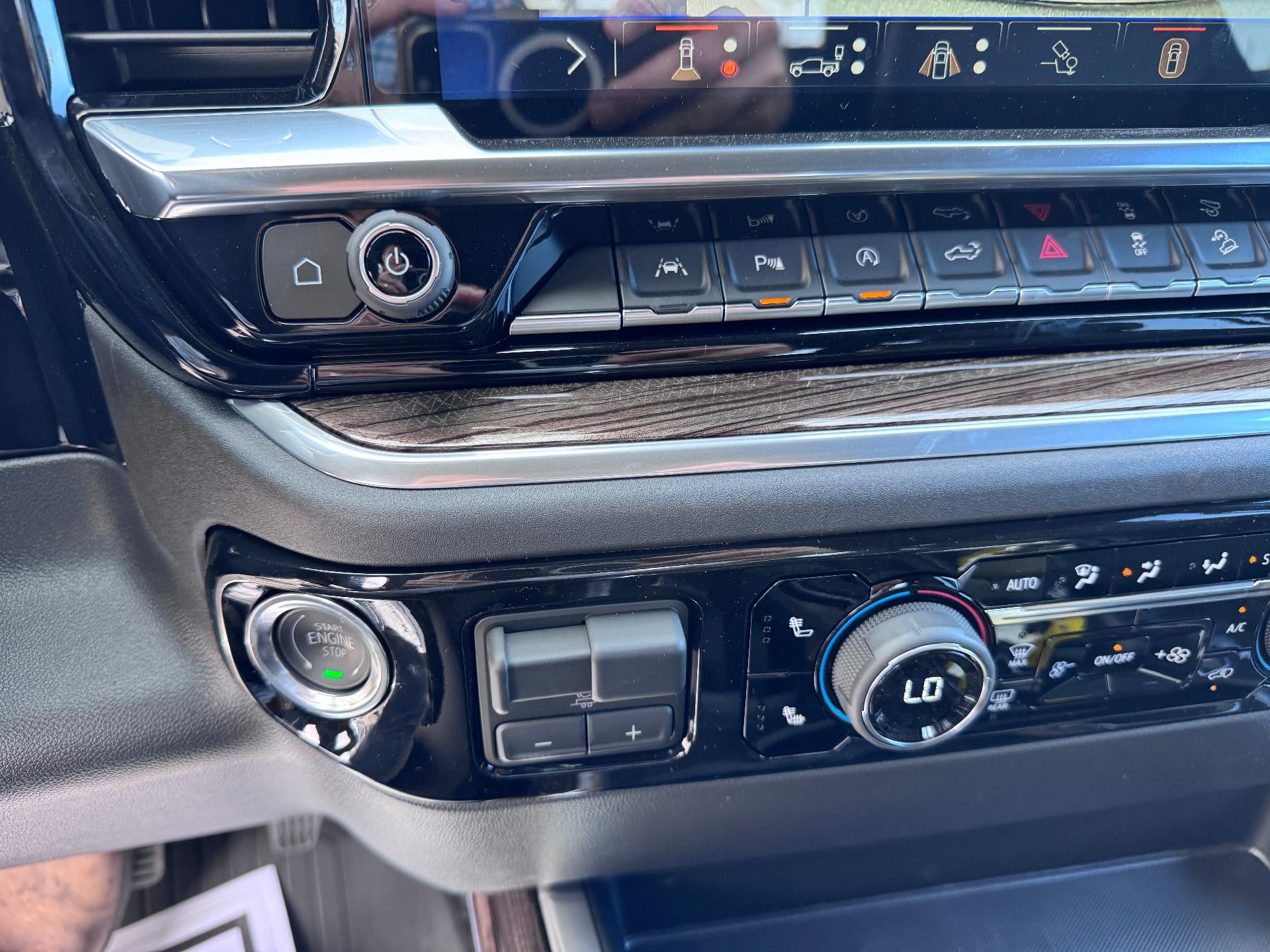 2026 Chevrolet Silverado 1500 RST / CREW / DMAX DIESEL / Z71 OFF ROAD / PREMIUM PCKG / DARK APPEARANCE