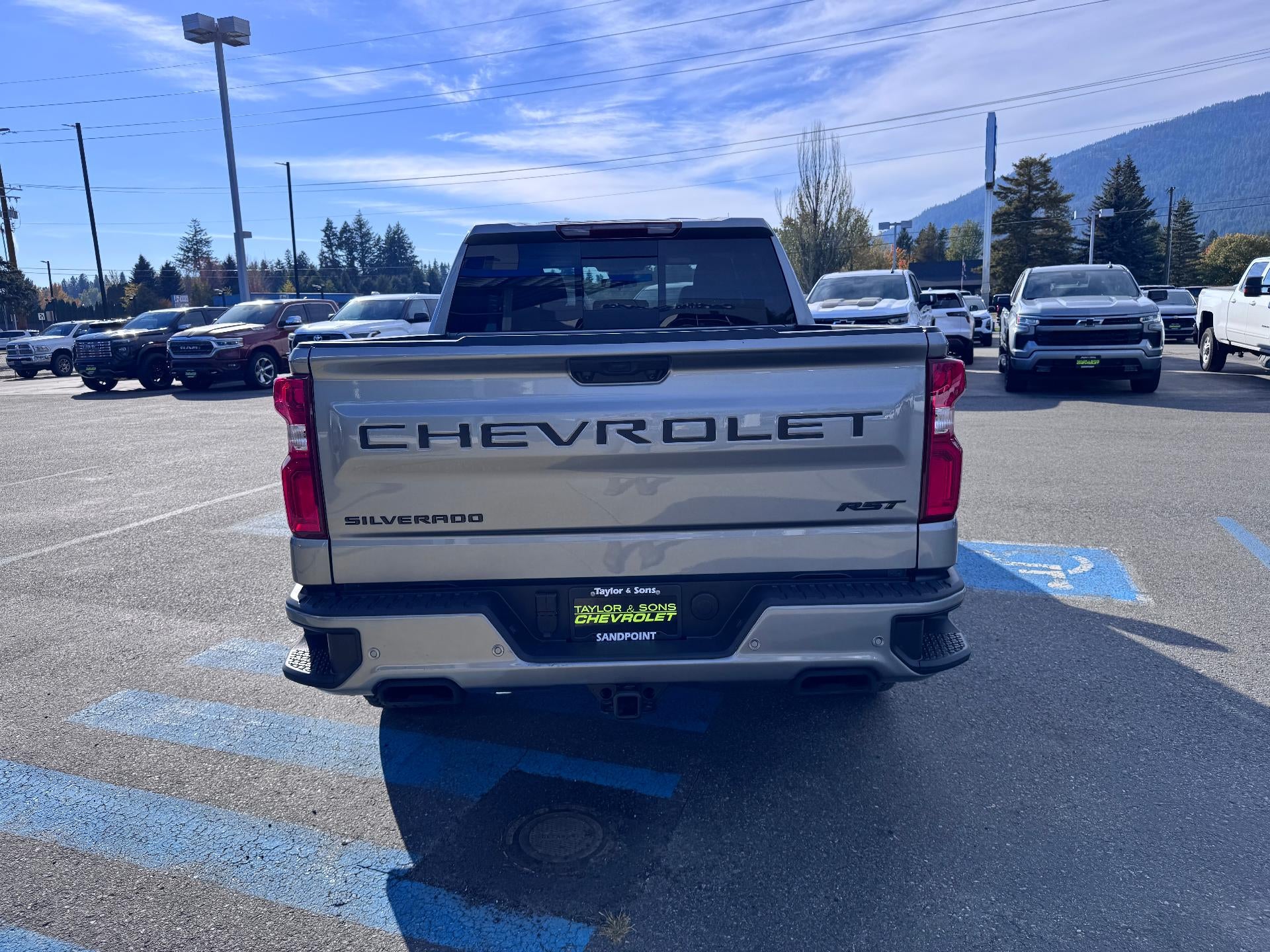 2026 Chevrolet Silverado 1500 RST / CREW / DMAX DIESEL / Z71 OFF ROAD / PREMIUM PCKG / DARK APPEARANCE