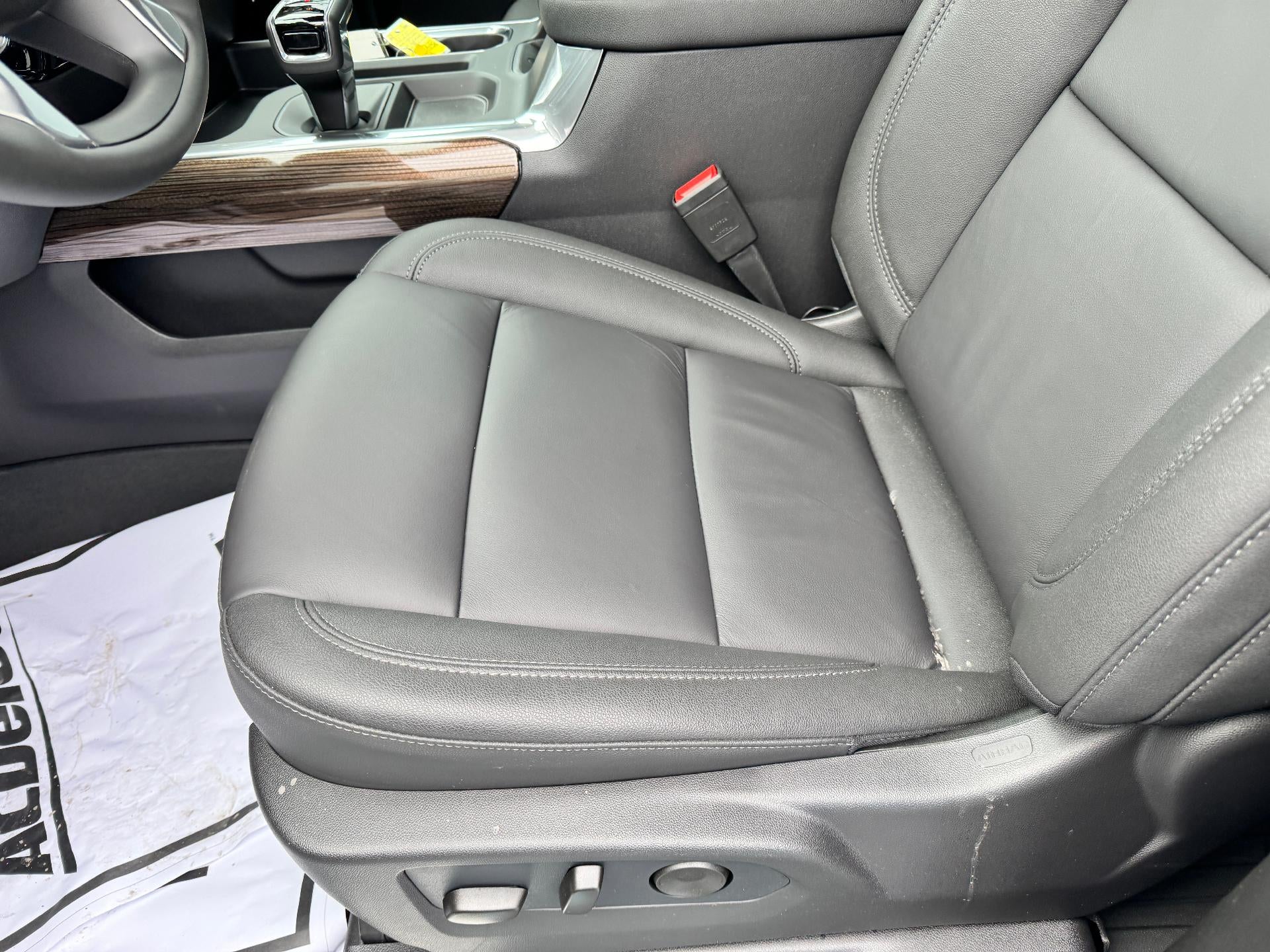 2026 Chevrolet Silverado 1500 LT / TRAIL BOSS / 5.3 LITER V8 / CREW / LEATHER / SAFETY PCKG / SHORT BOX