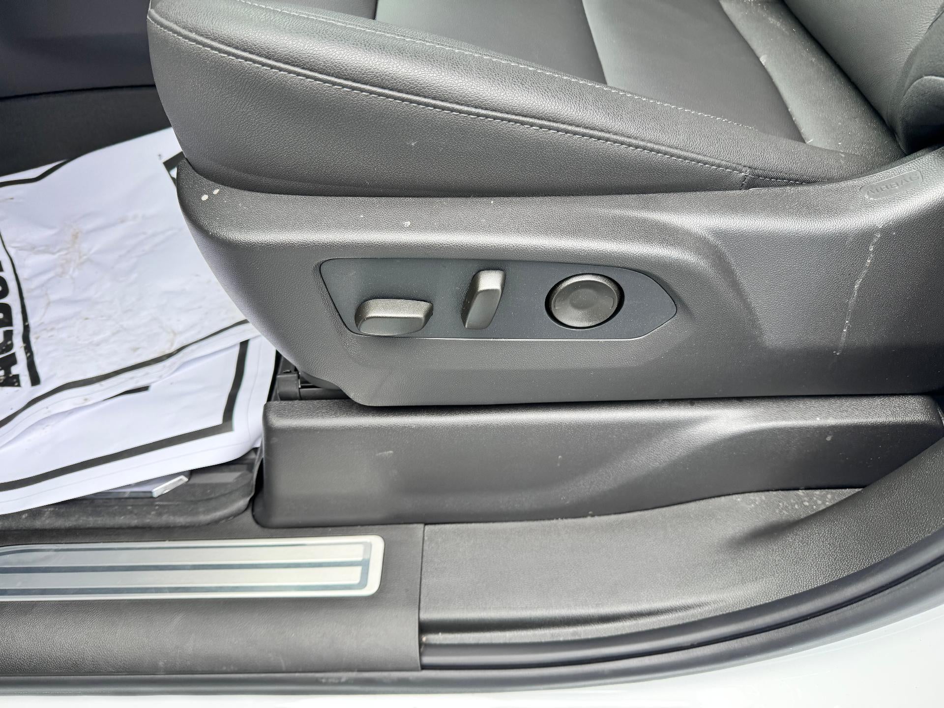 2026 Chevrolet Silverado 1500 LT / TRAIL BOSS / 5.3 LITER V8 / CREW / LEATHER / SAFETY PCKG / SHORT BOX