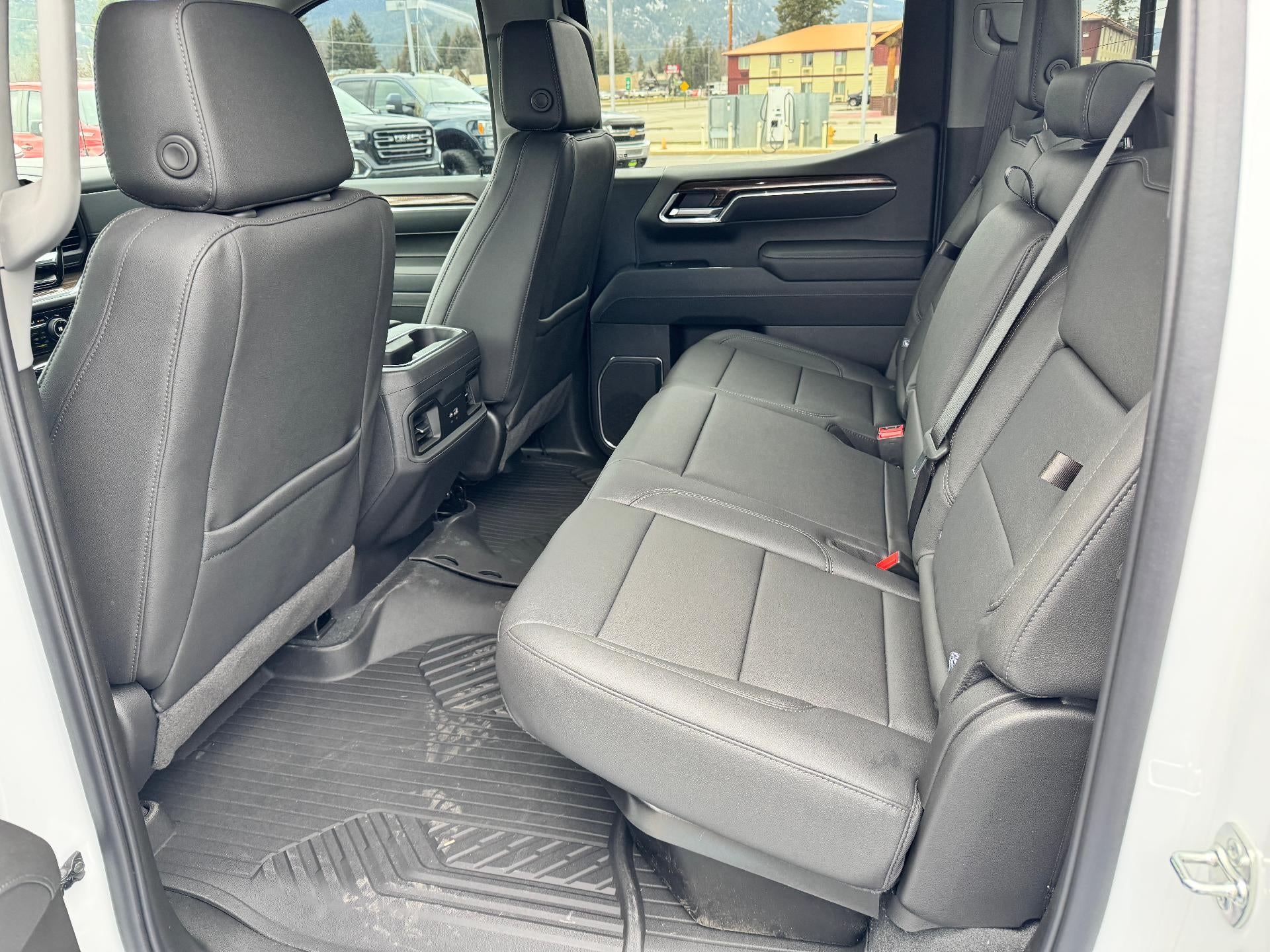 2026 Chevrolet Silverado 1500 LT / TRAIL BOSS / 5.3 LITER V8 / CREW / LEATHER / SAFETY PCKG / SHORT BOX