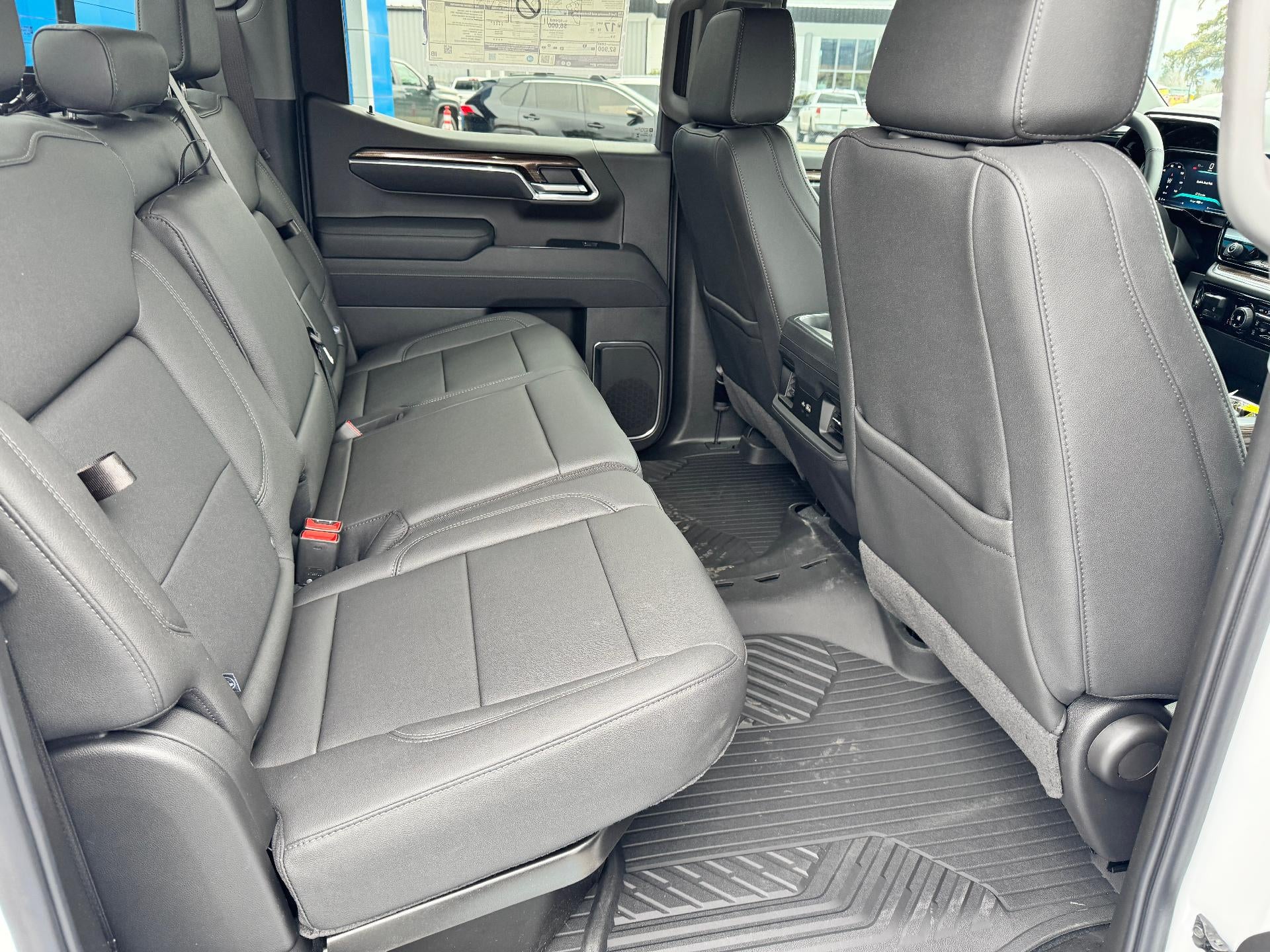 2026 Chevrolet Silverado 1500 LT / TRAIL BOSS / 5.3 LITER V8 / CREW / LEATHER / SAFETY PCKG / SHORT BOX